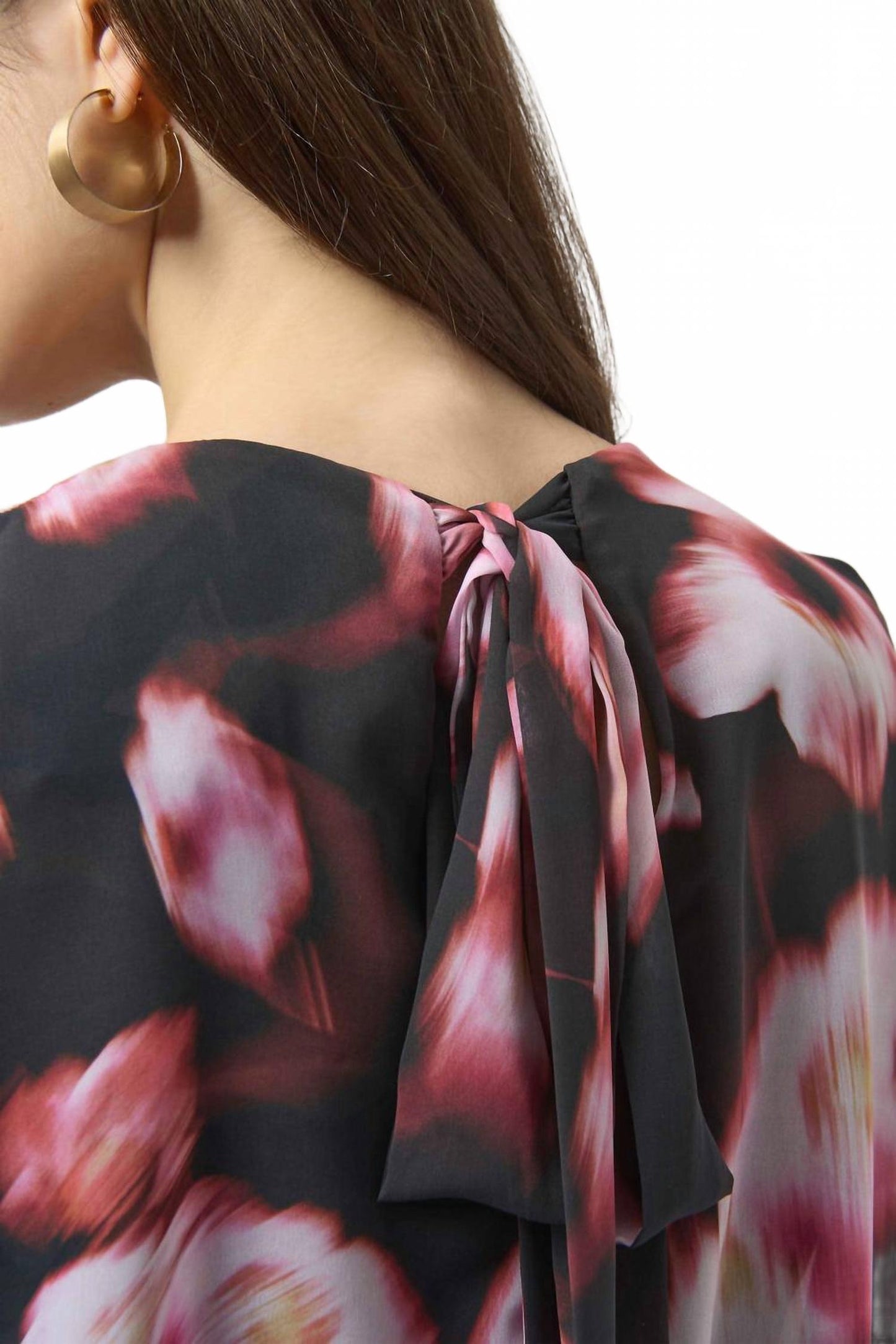 Top de gasa con estampado floral color negro