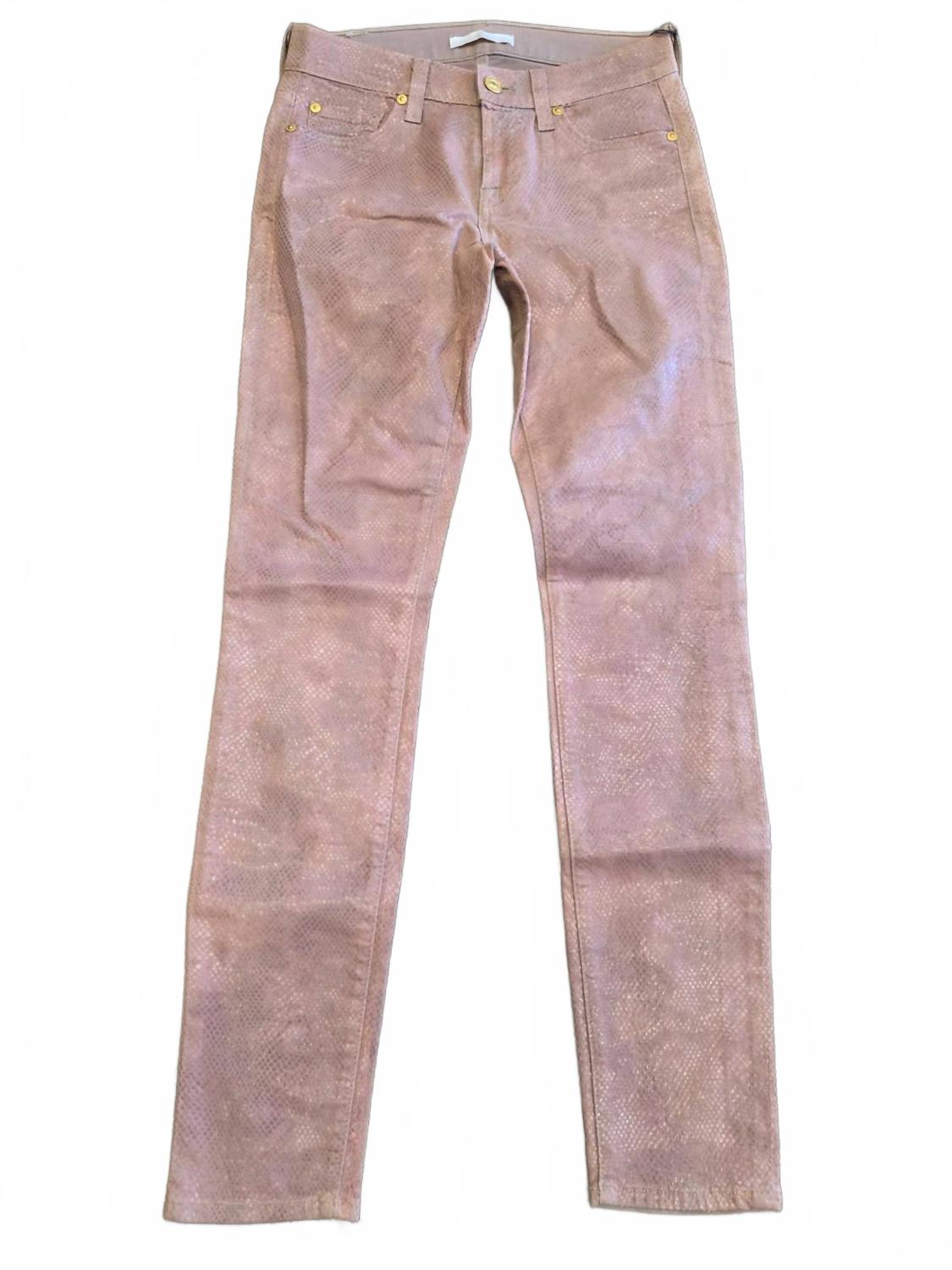 Jean de mujer de corte ajustado color rosado