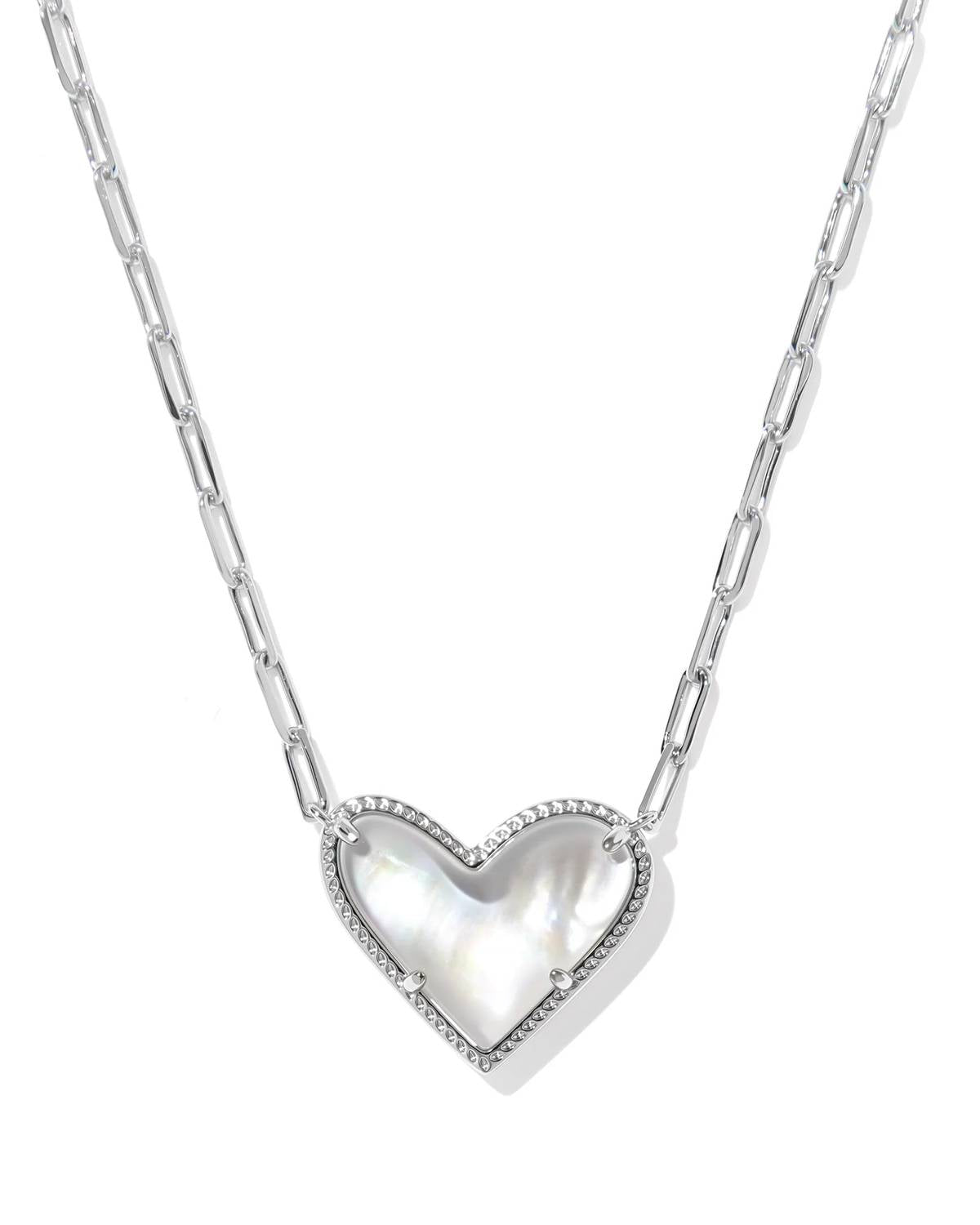 Collar de mujer color plateado