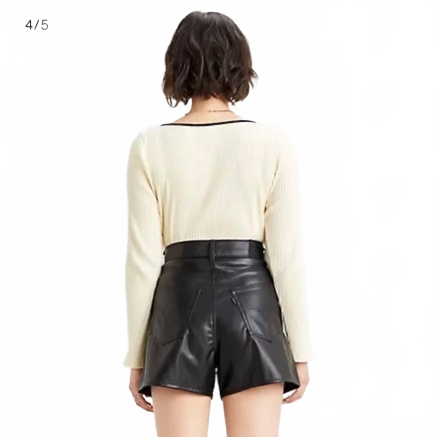 Short de efecto cuero de tiro alto color negro