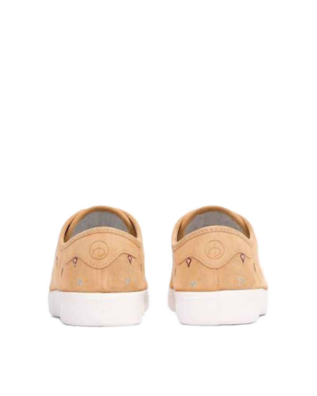 Tenis con bordado con cordones