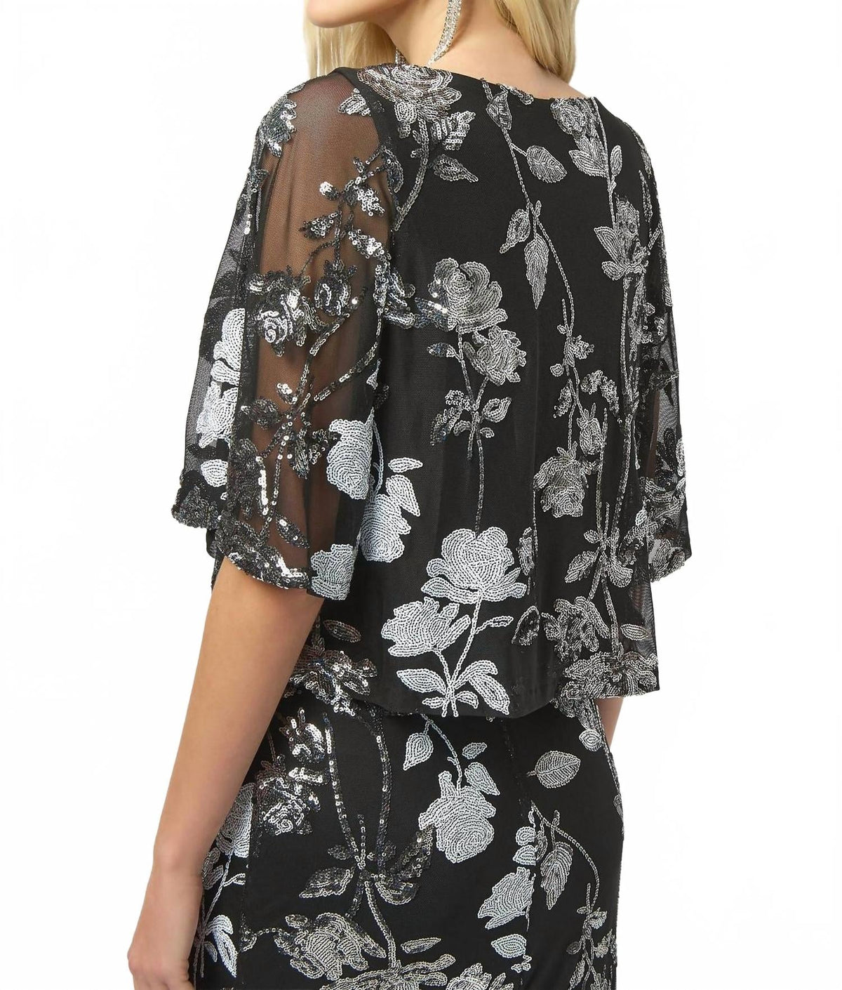 Top con estampado floral con lentejuelas color negro