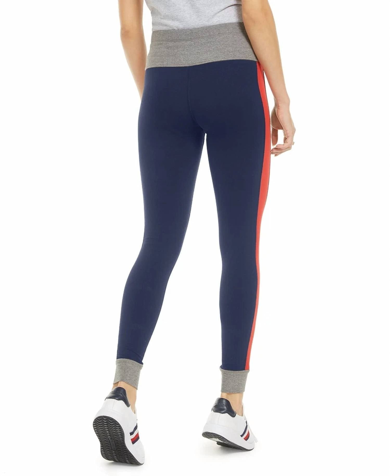 Pantalón deportivo a rayas color azul marino