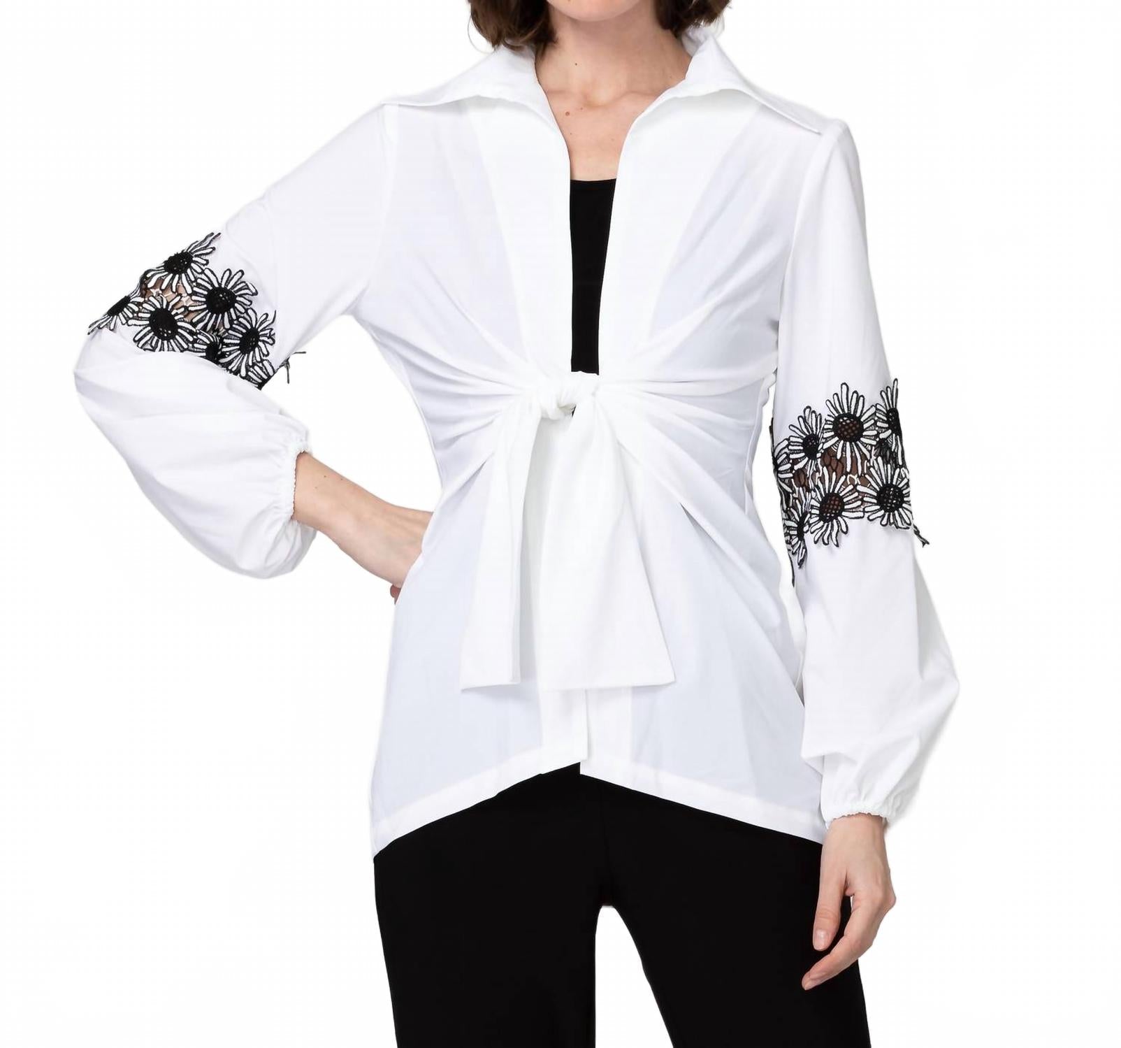 Camiseta sin mangas con bordado color negro y blanco