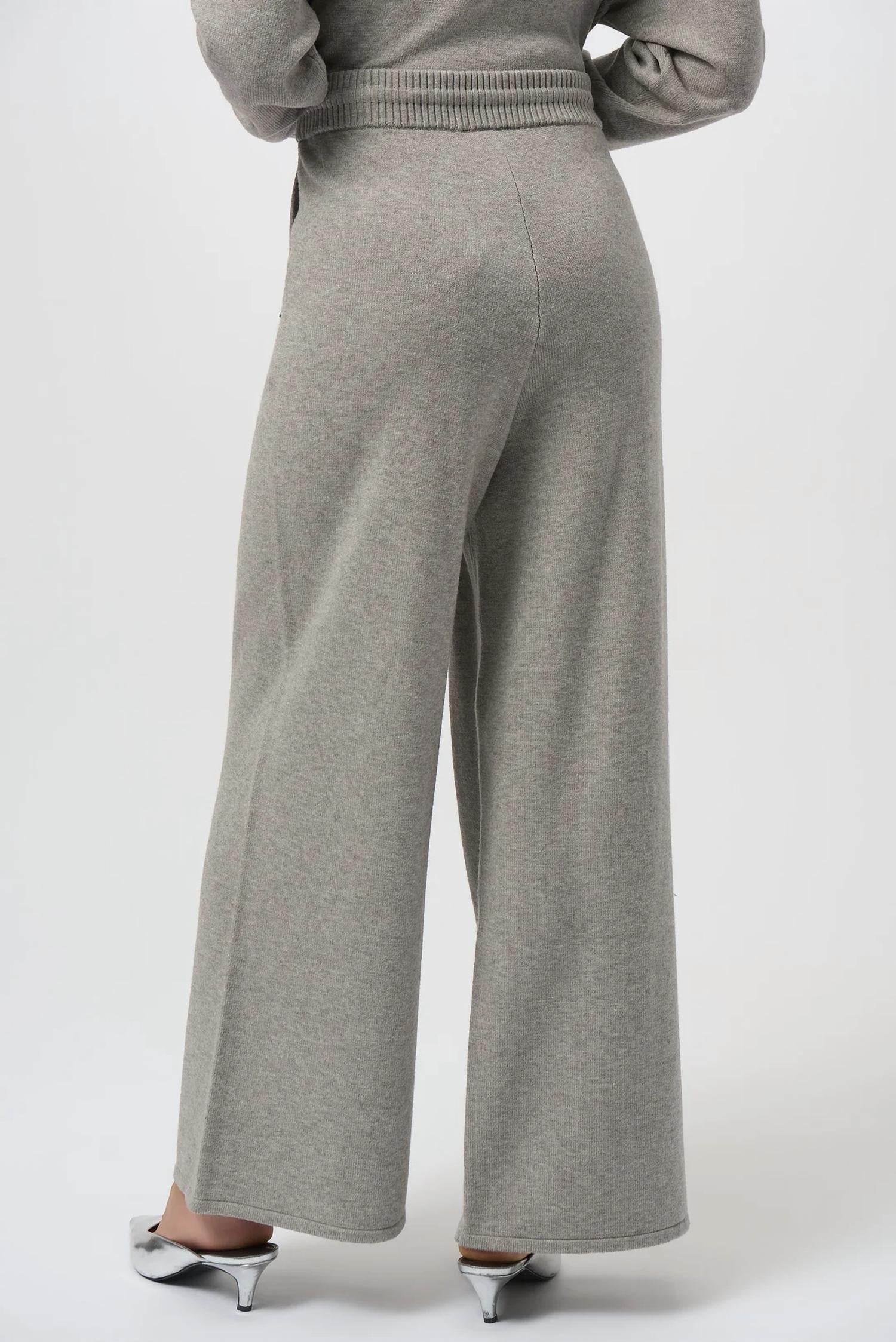 Pantalón de pierna ancha color gris