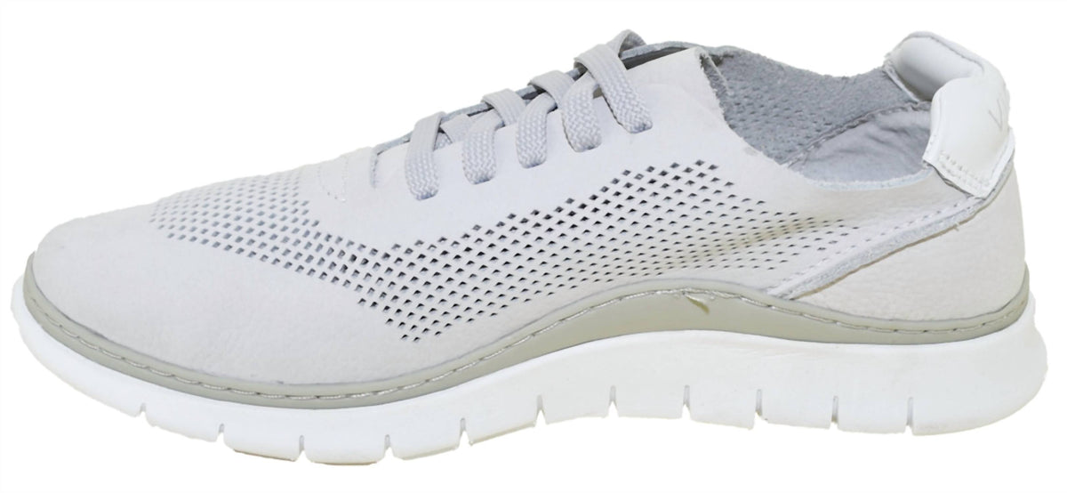 Tenis de mujer color gris claro