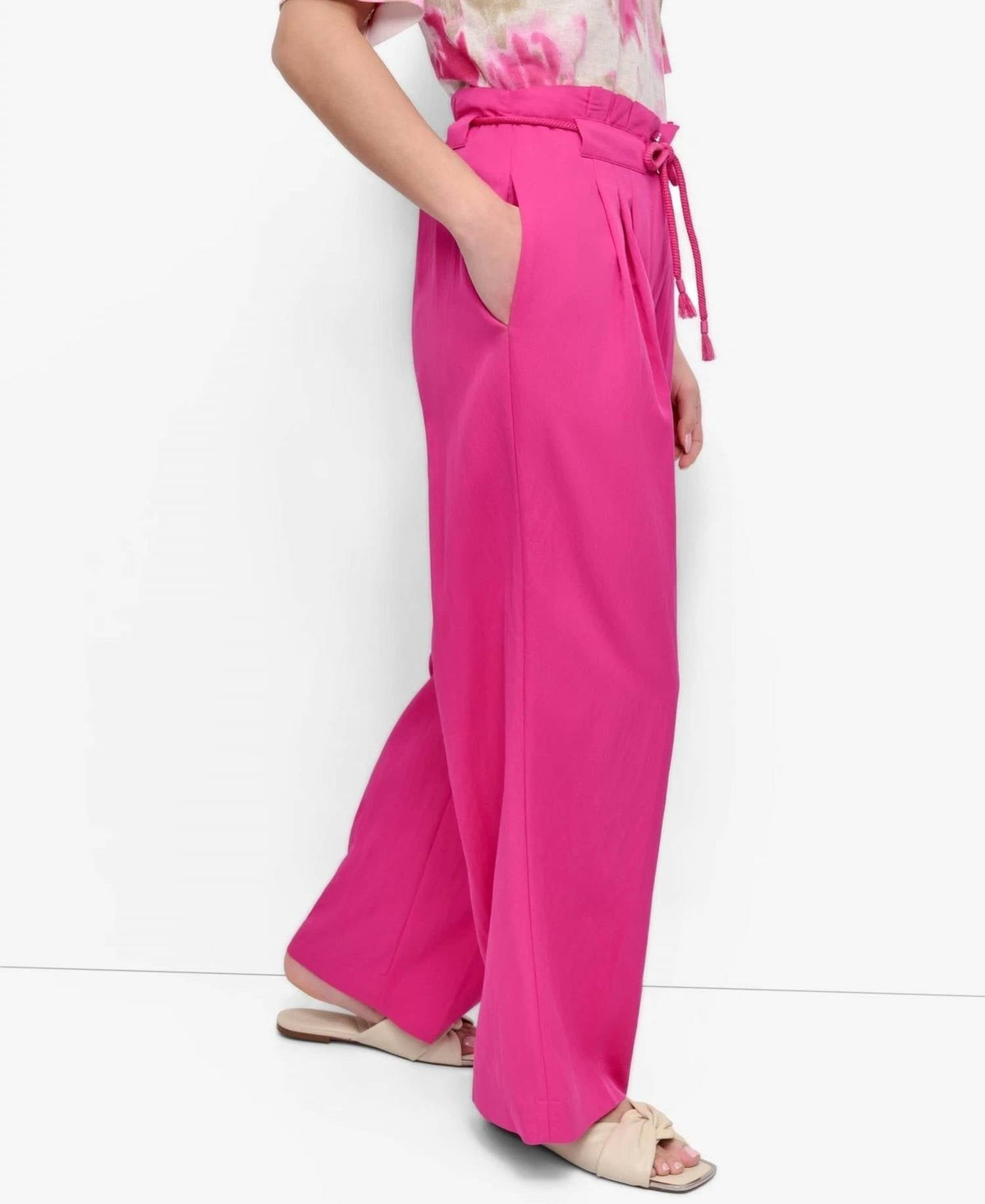 Pantalón de pierna ancha color rosado
