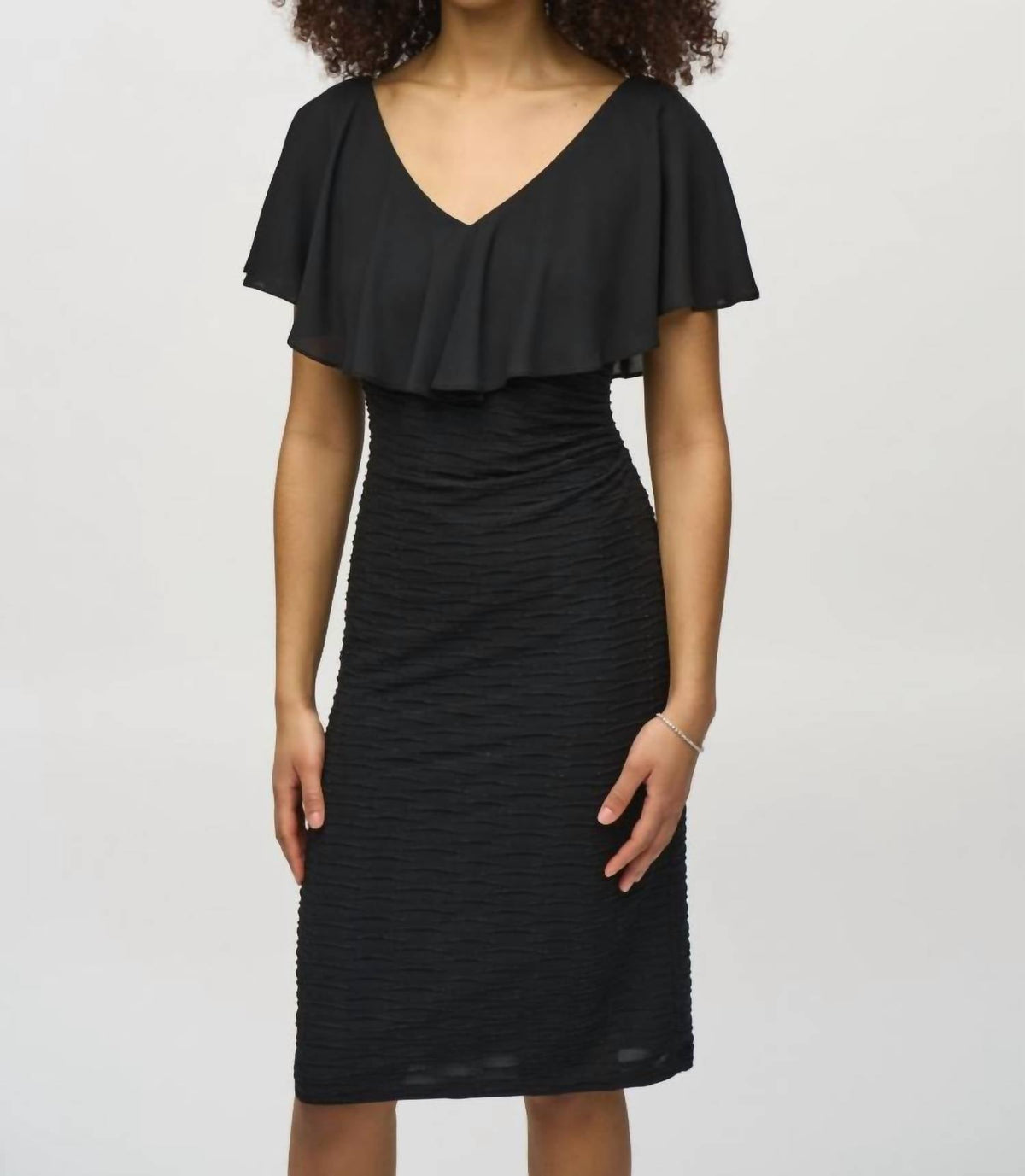 Vestido de gasa con cuello en V color negro