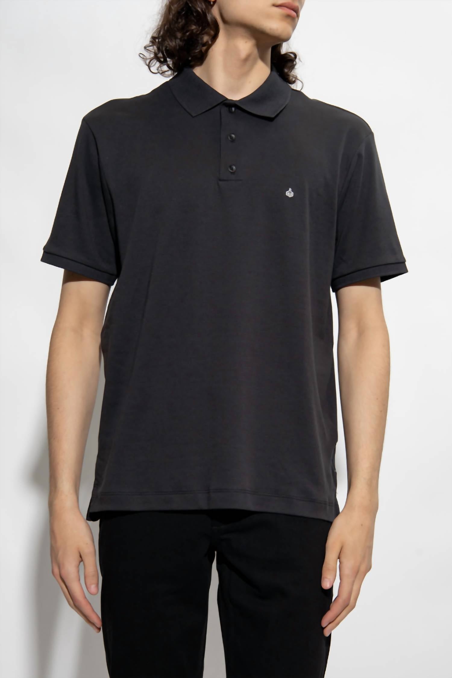 Polo color negro