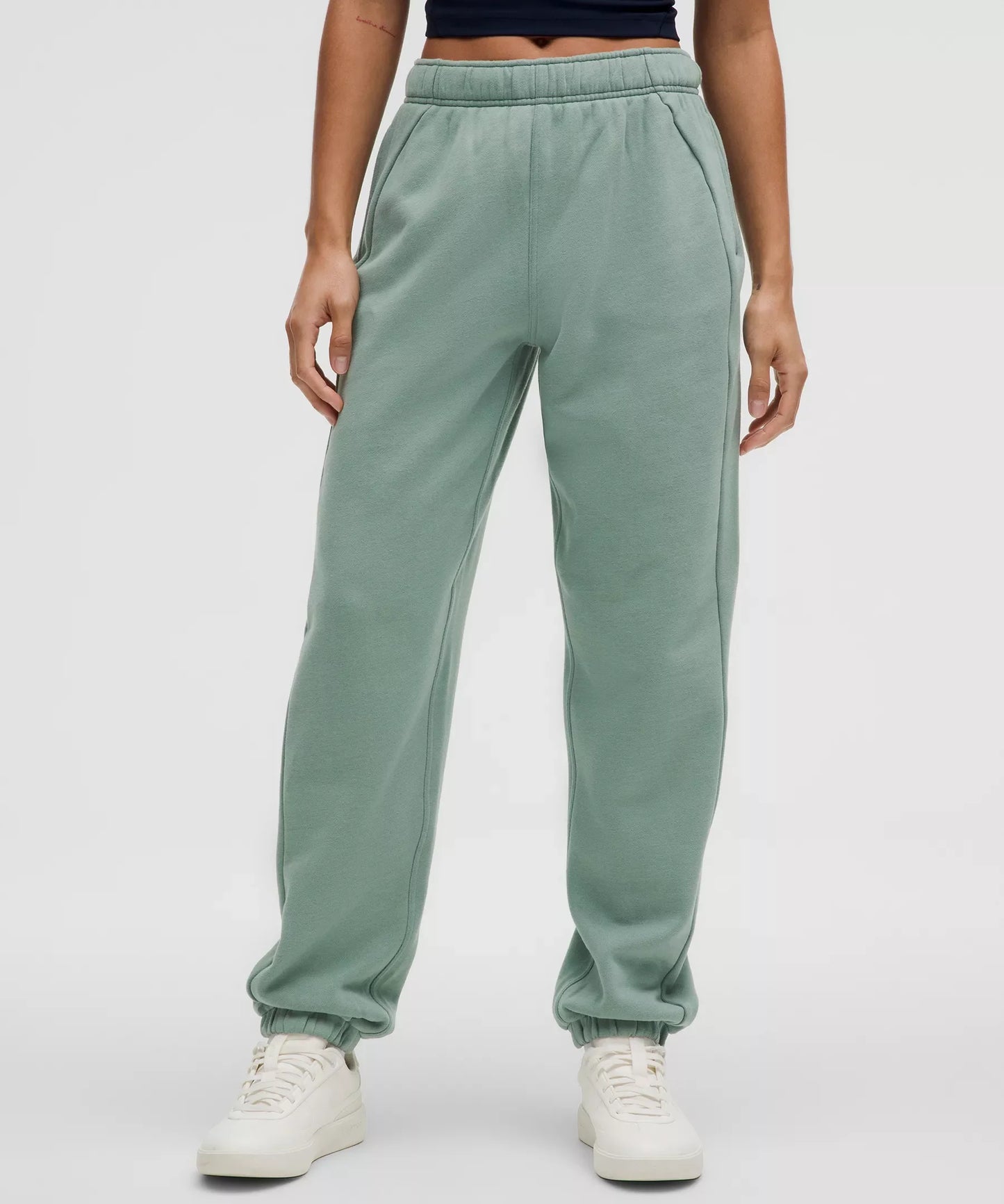 Pantalón deportivo de corte amplio de tiro medio