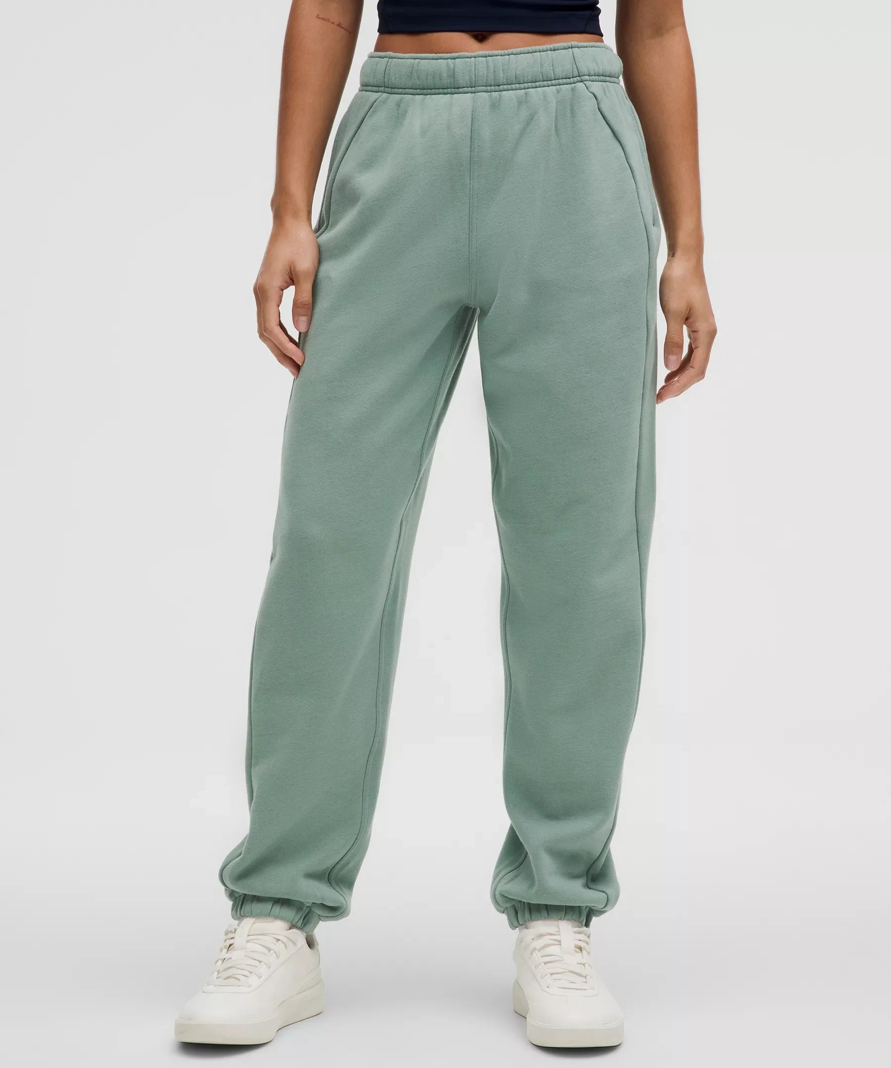 Pantalón deportivo de corte amplio de tiro medio