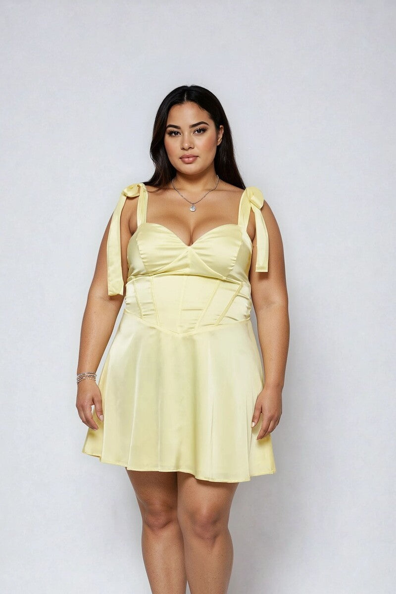 Vestido de satén corto