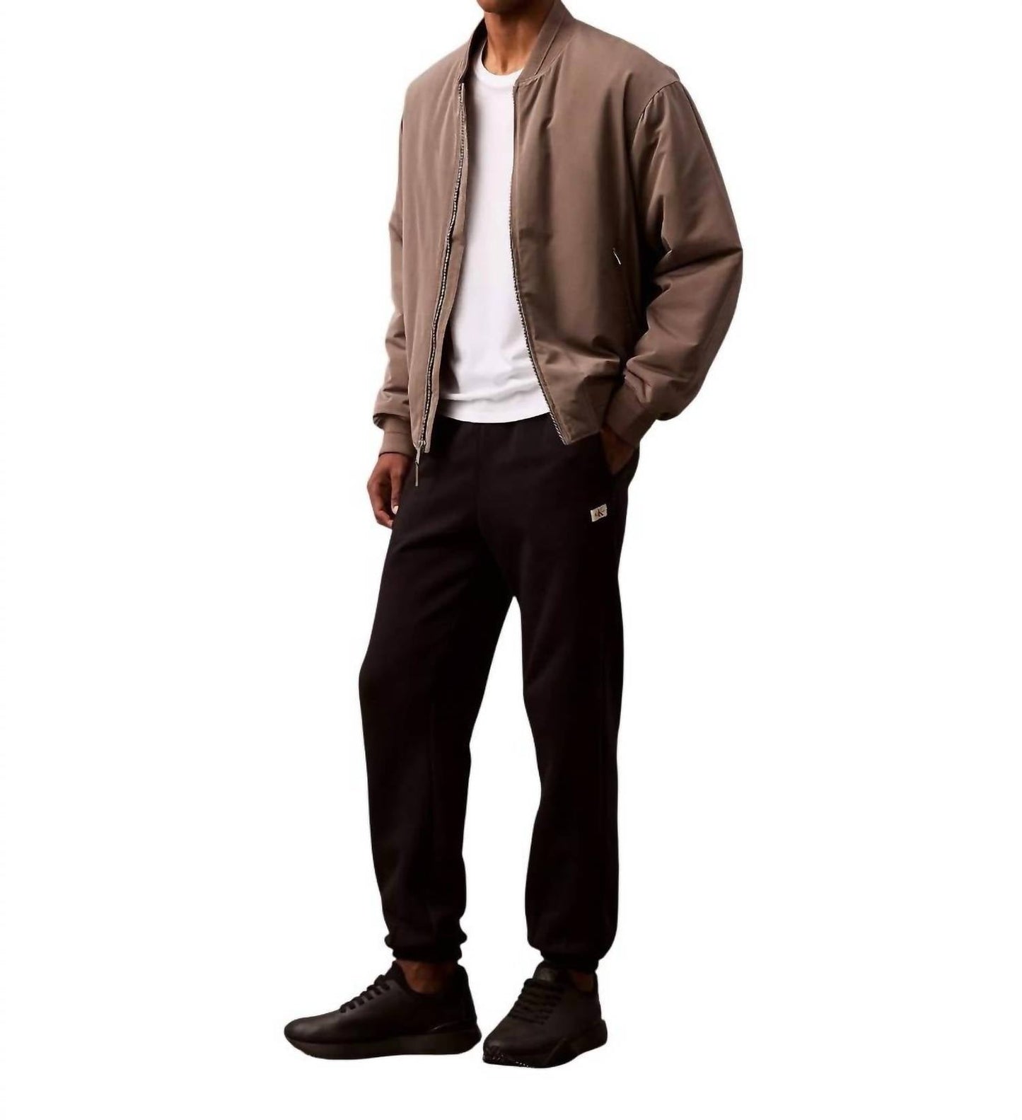 Pantalón deportivo color negro