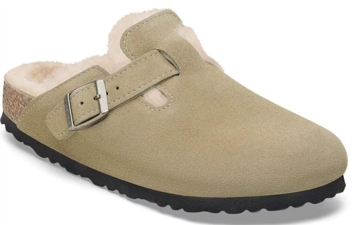 Zuecos de mujer de gamuza color taupe