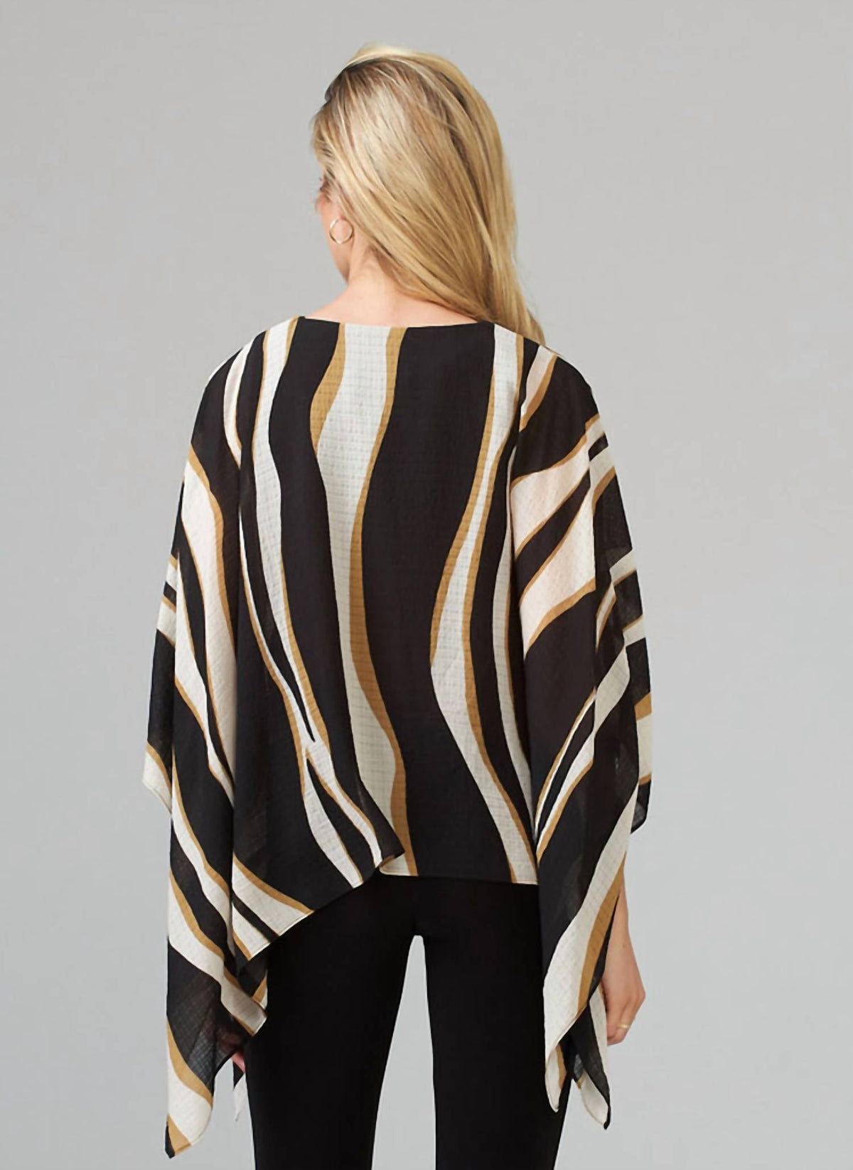 Top color negro y beige y crema