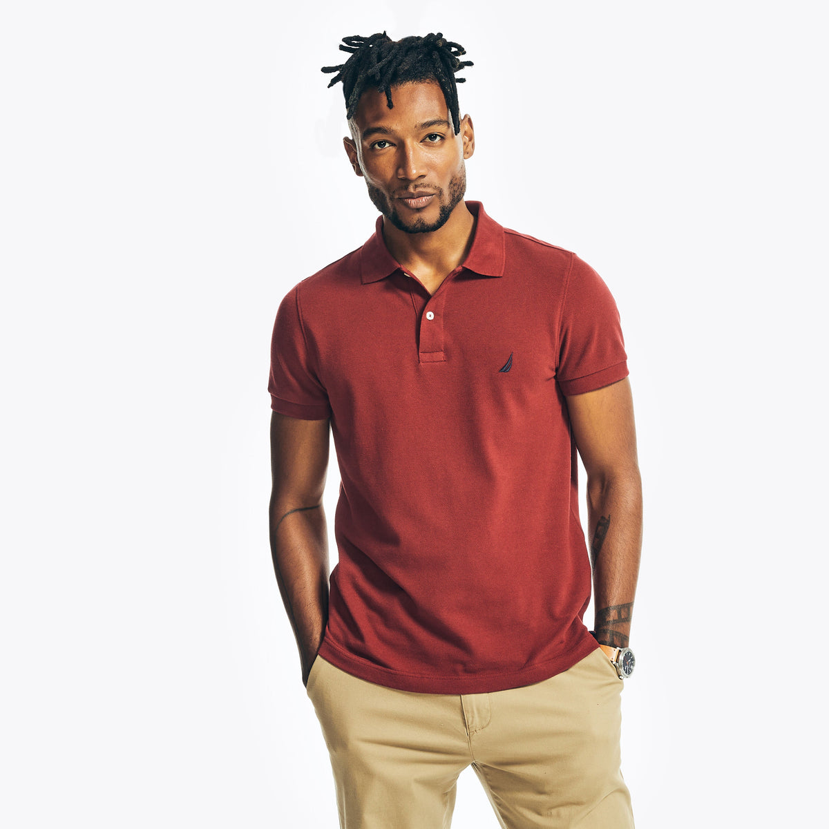 Polo de corte ajustado