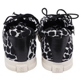 Stuart Weitzman Tenis Bajos en Lona Estampado Animal
