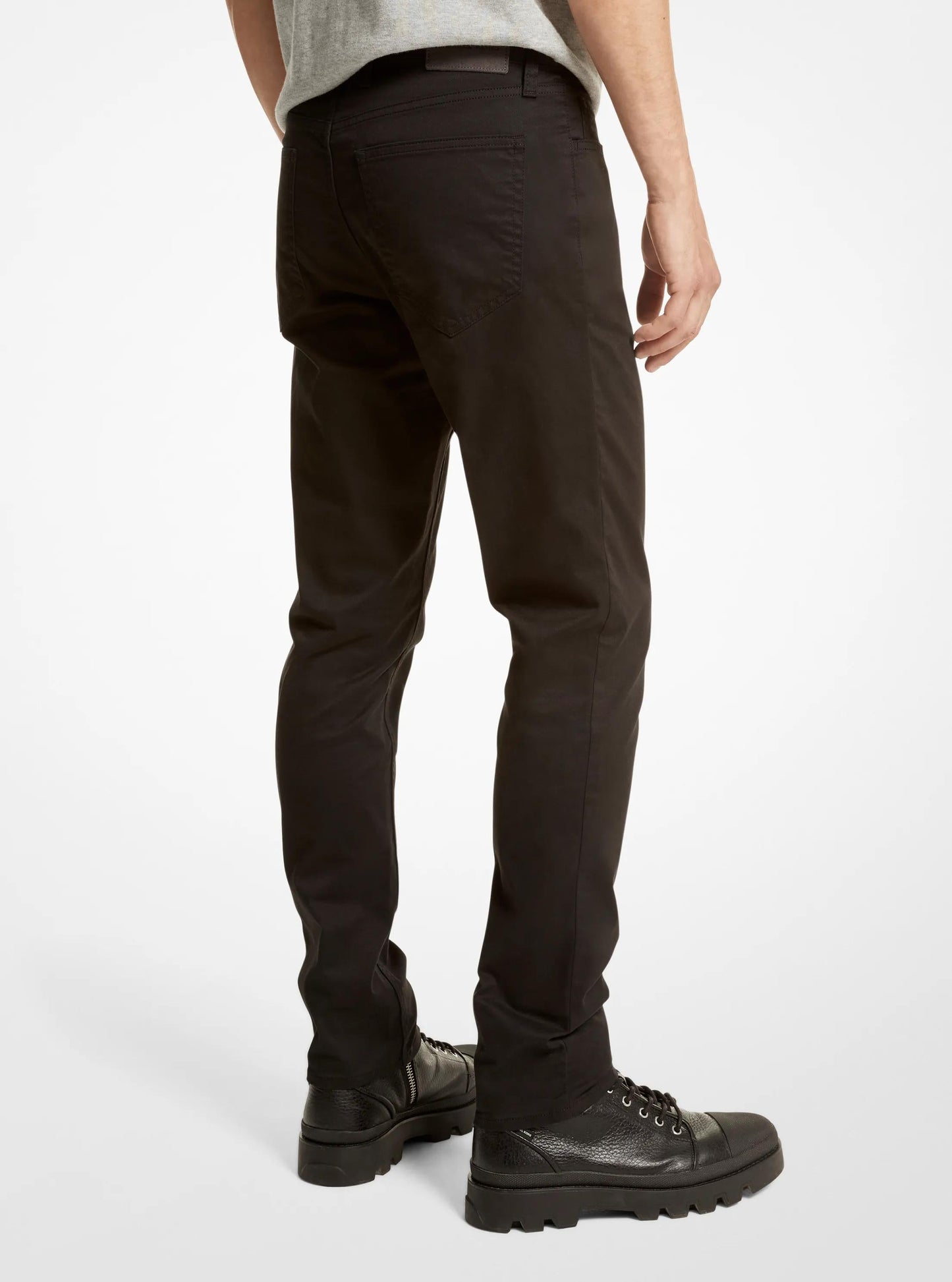 Pantalón de corte ajustado