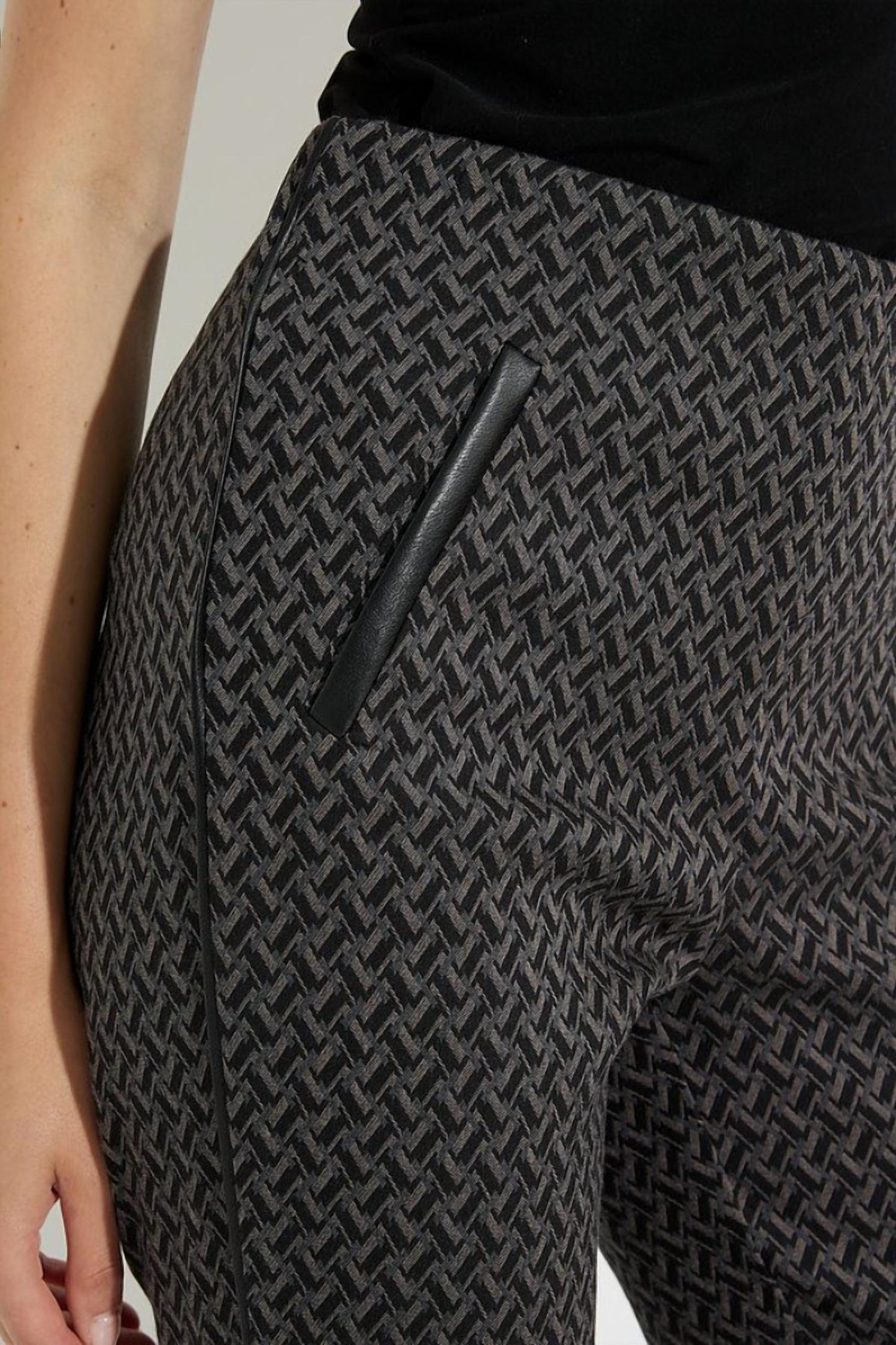 Pantalón color negro
