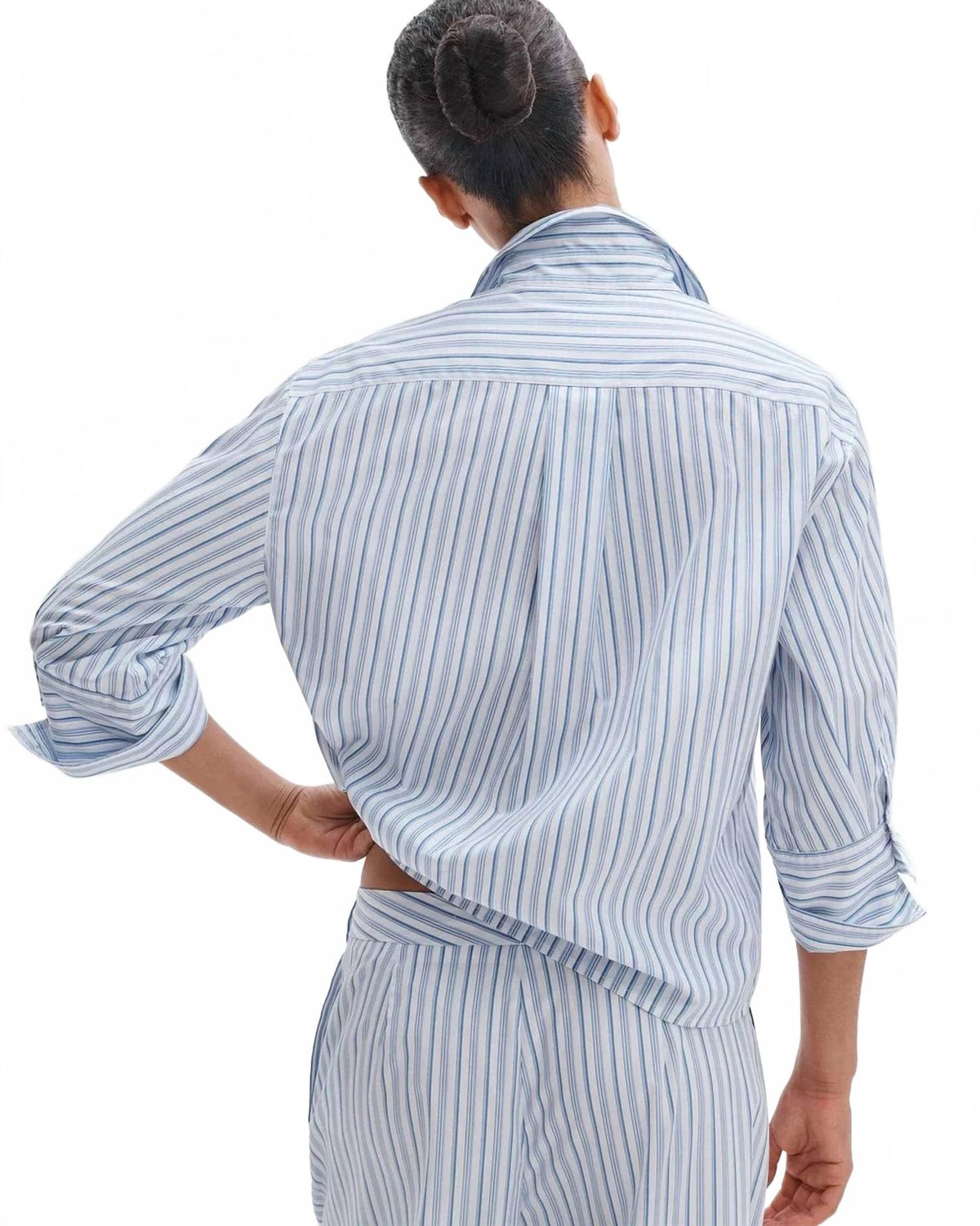 Camisa para bebé a rayas color azul