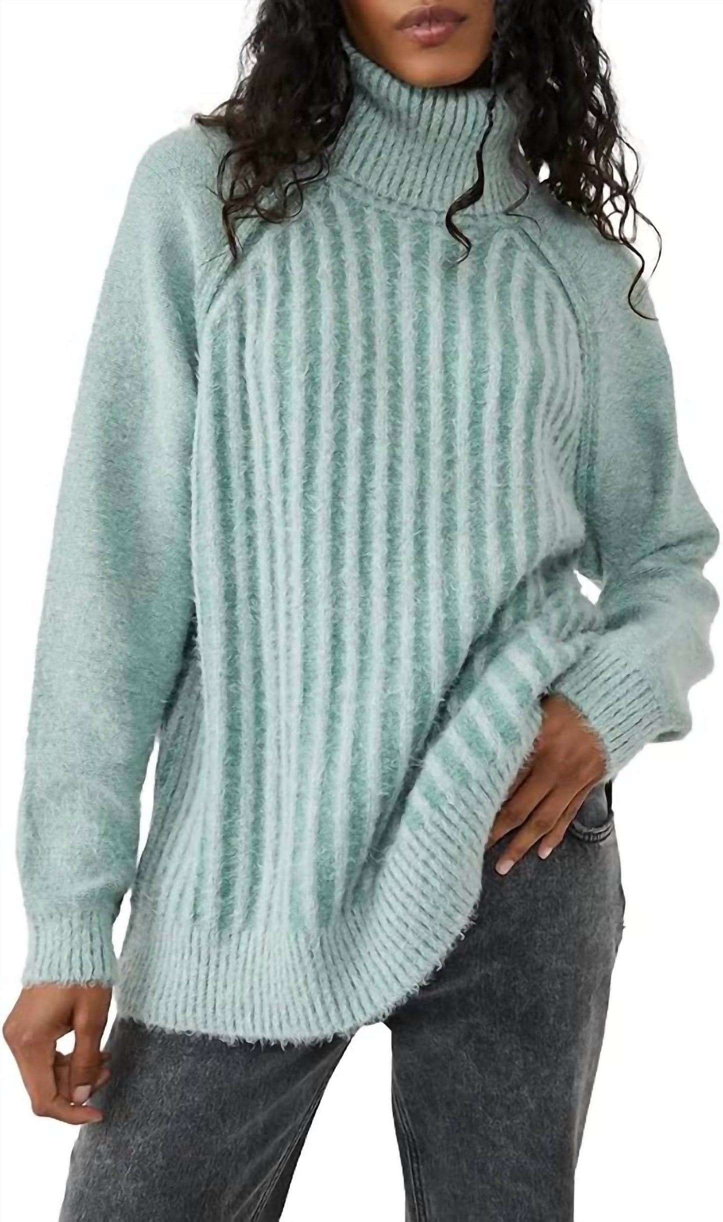 Suéter con cuello alto con tejido acanalado color verde