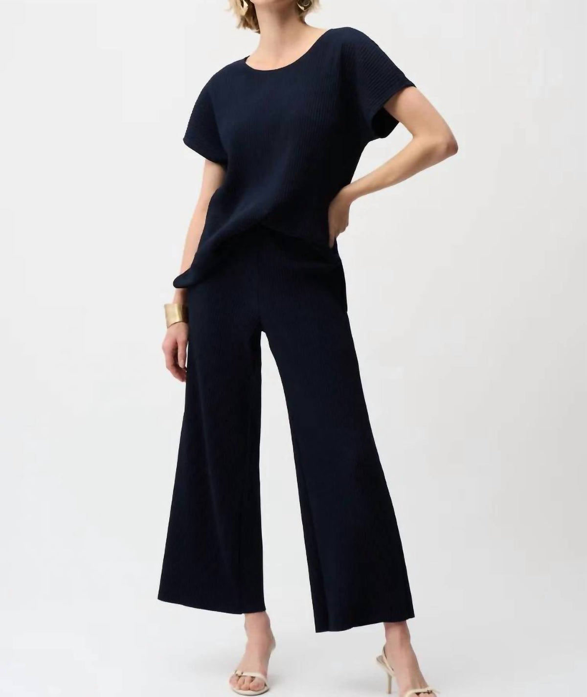 Pantalón de pierna ancha con pliegues color azul