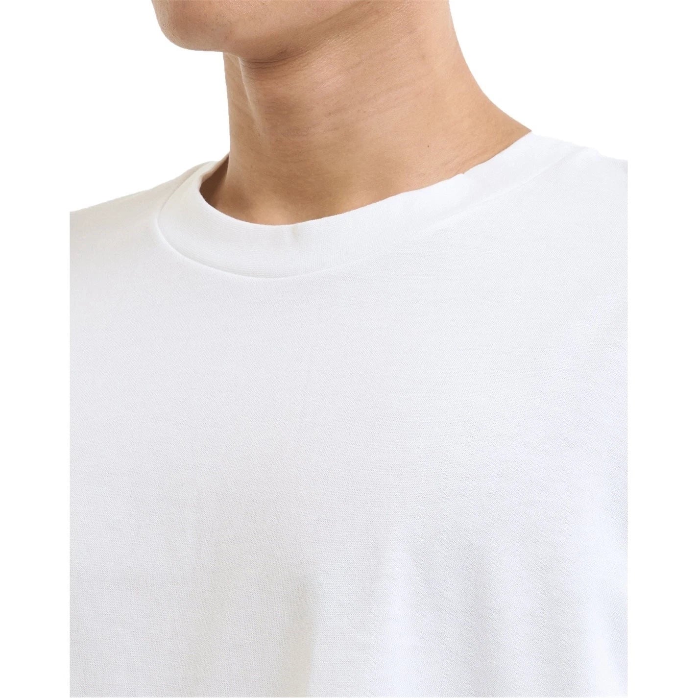 Short de hombre de manga corta con cuello redondo color blanco