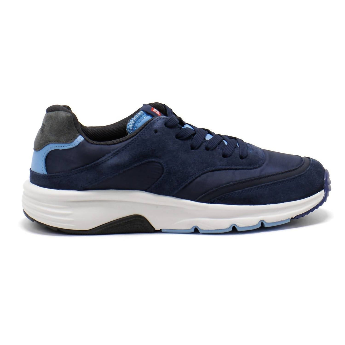 Tenis de hombre color azul oscuro