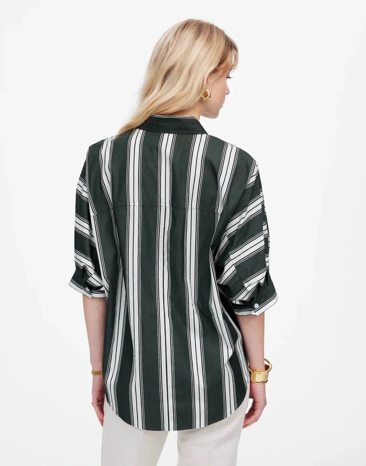 Camisa de mujer de corte amplio con pliegues color verde
