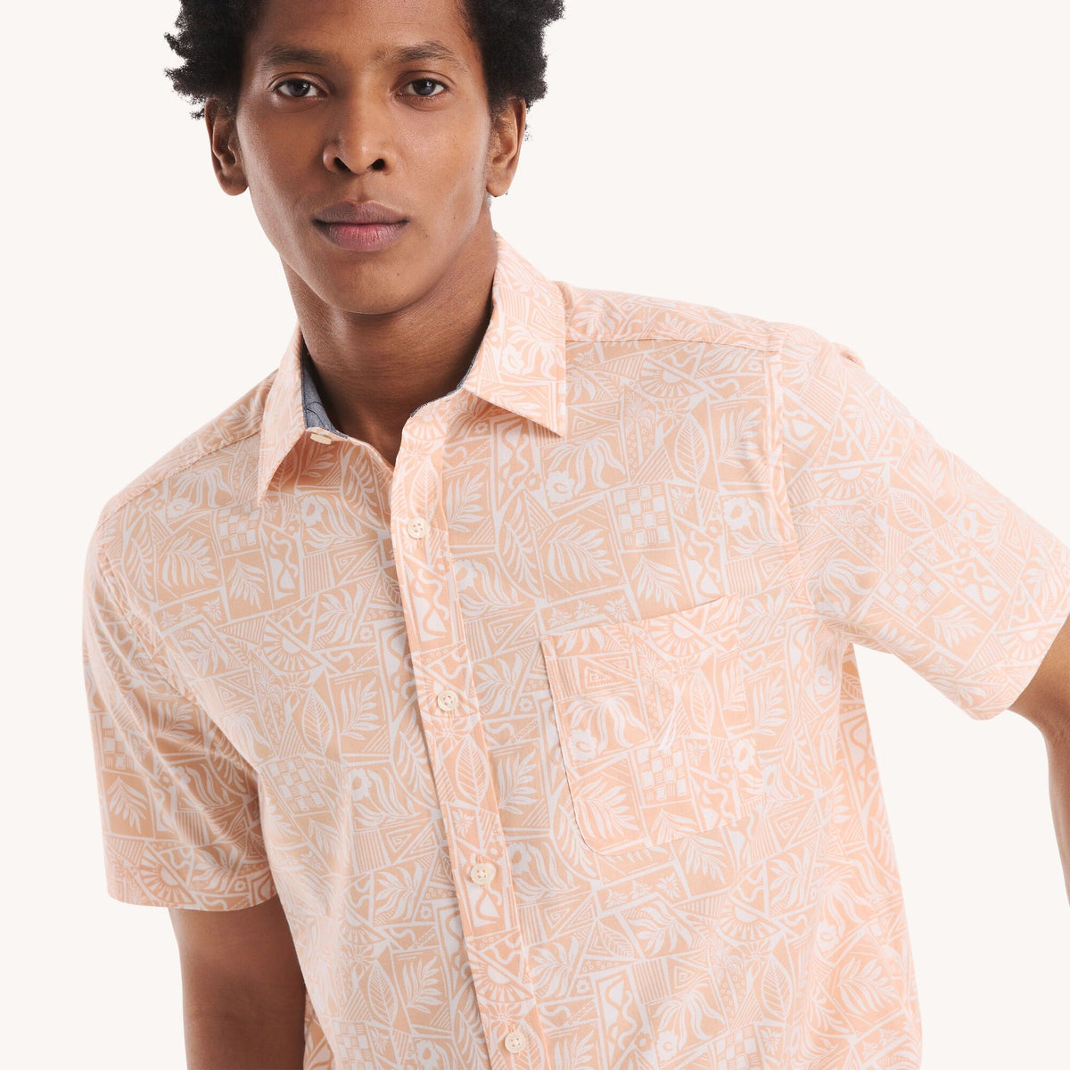 Camisa de hombre de manga corta con estampado