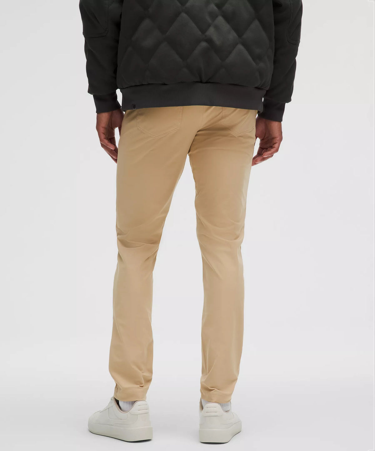 Pantalón de corte ajustado