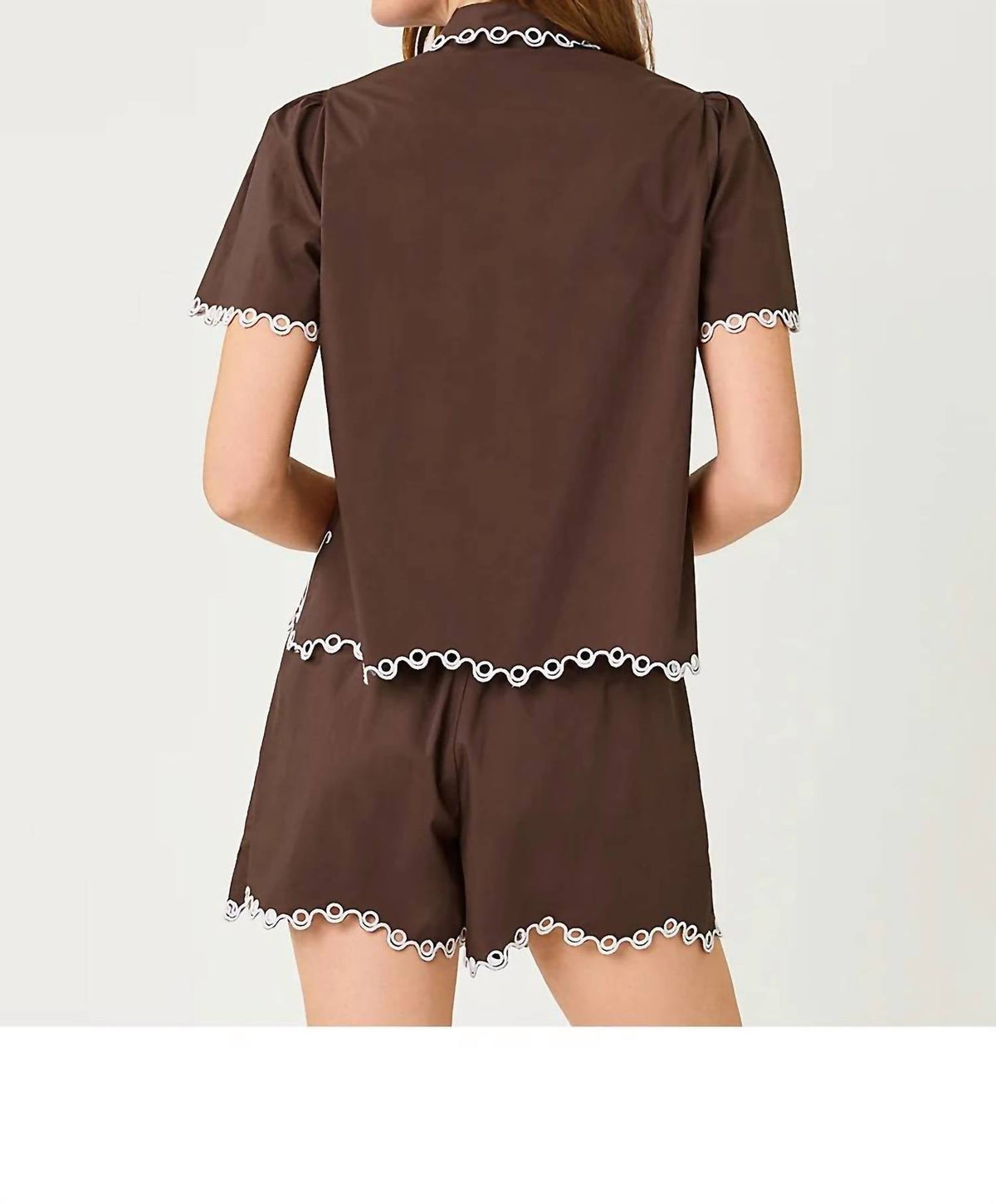 Short de manga corta con bordado