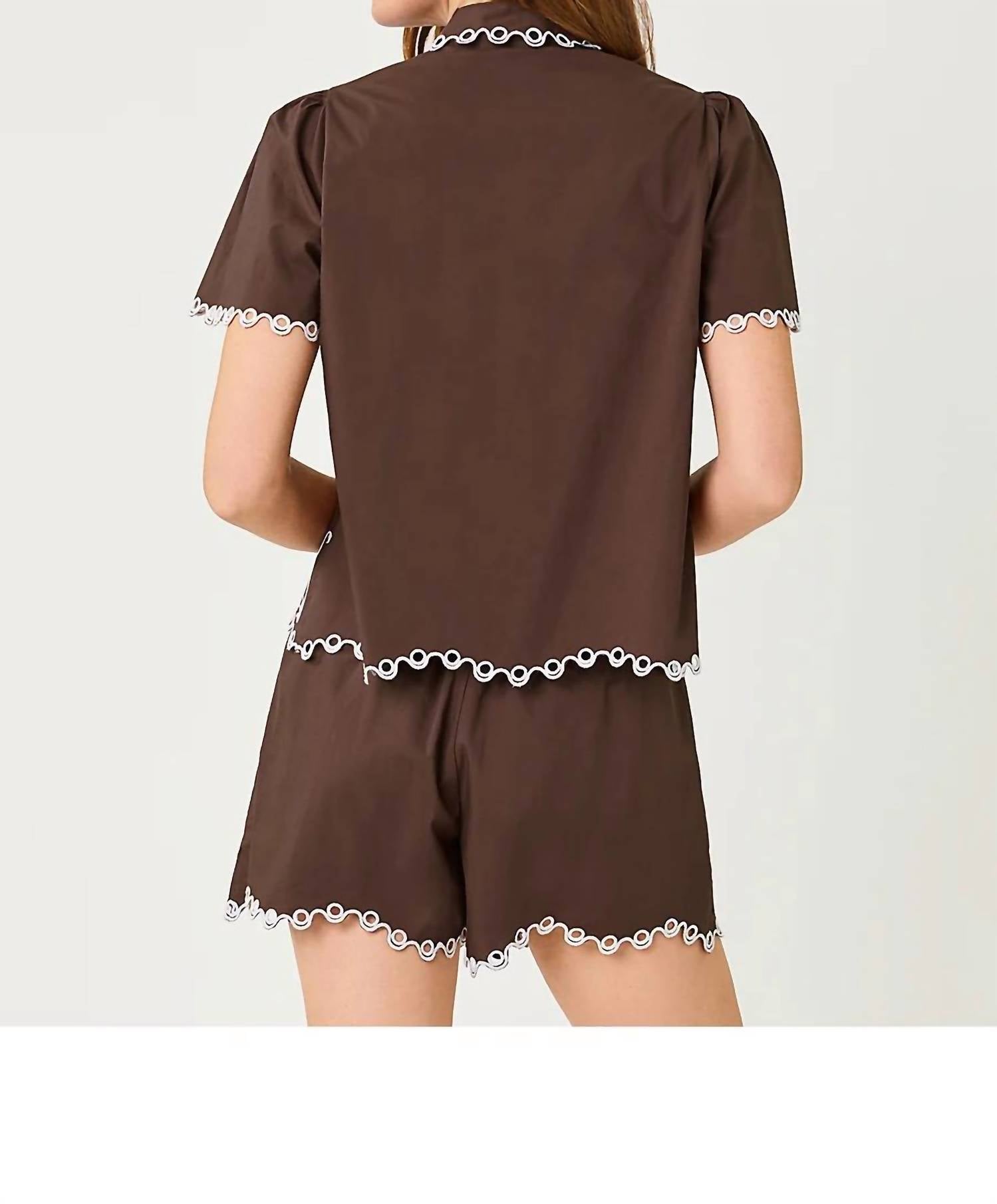 Short de manga corta con bordado