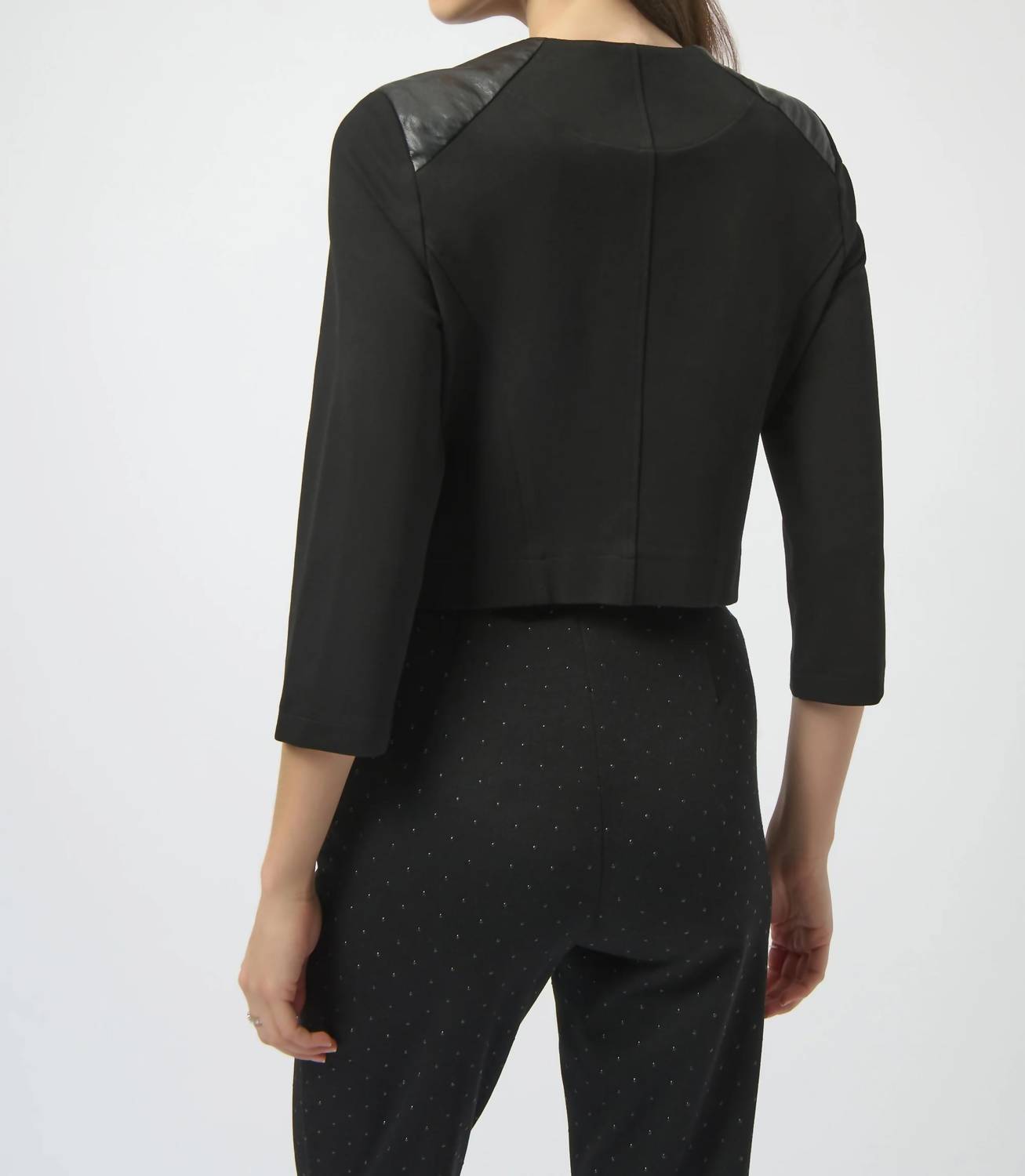 Chaqueta color negro