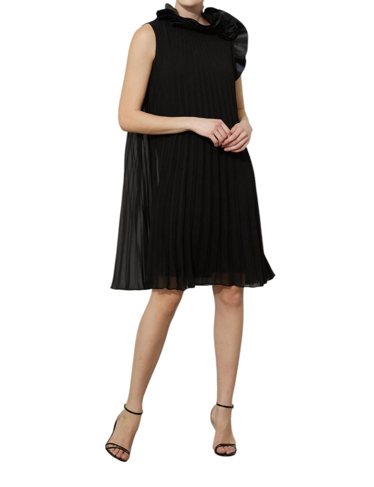 Vestido sin mangas color negro