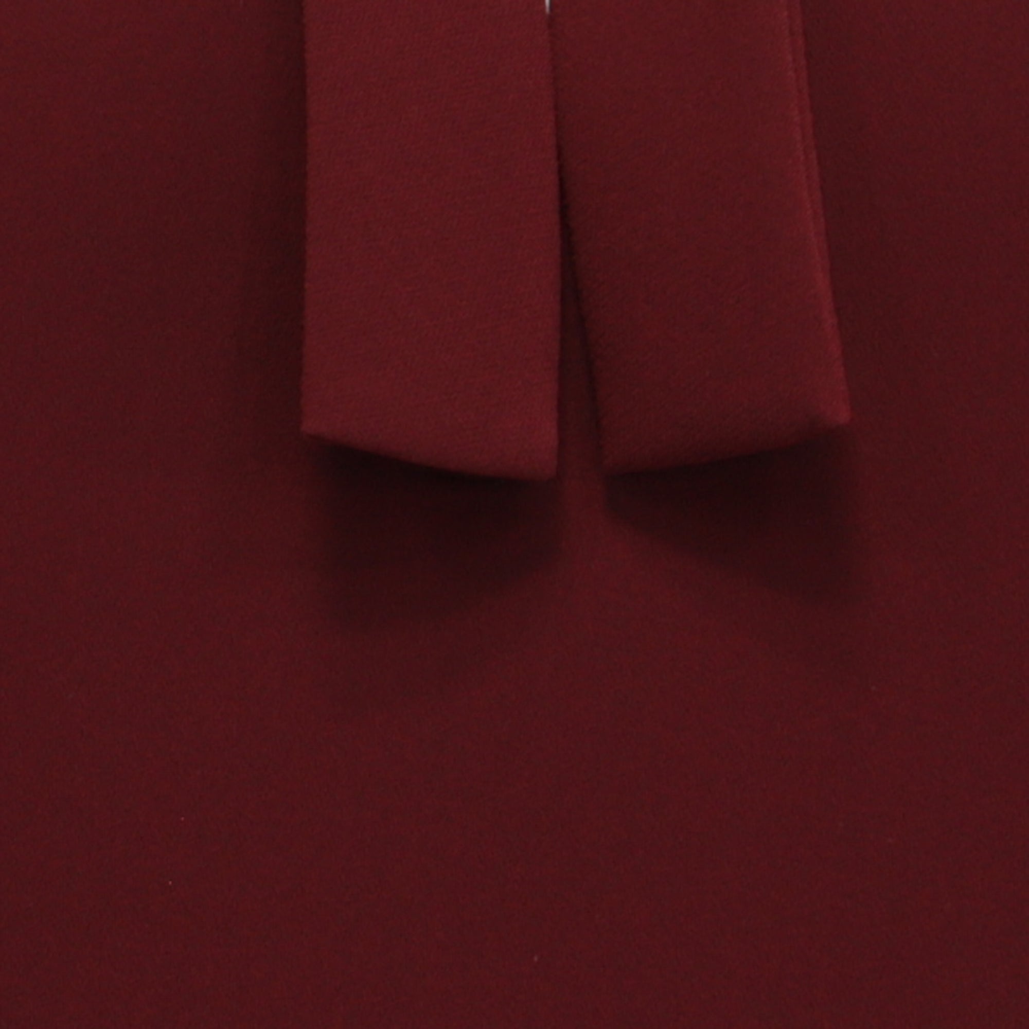 Vestido corto color vinotinto