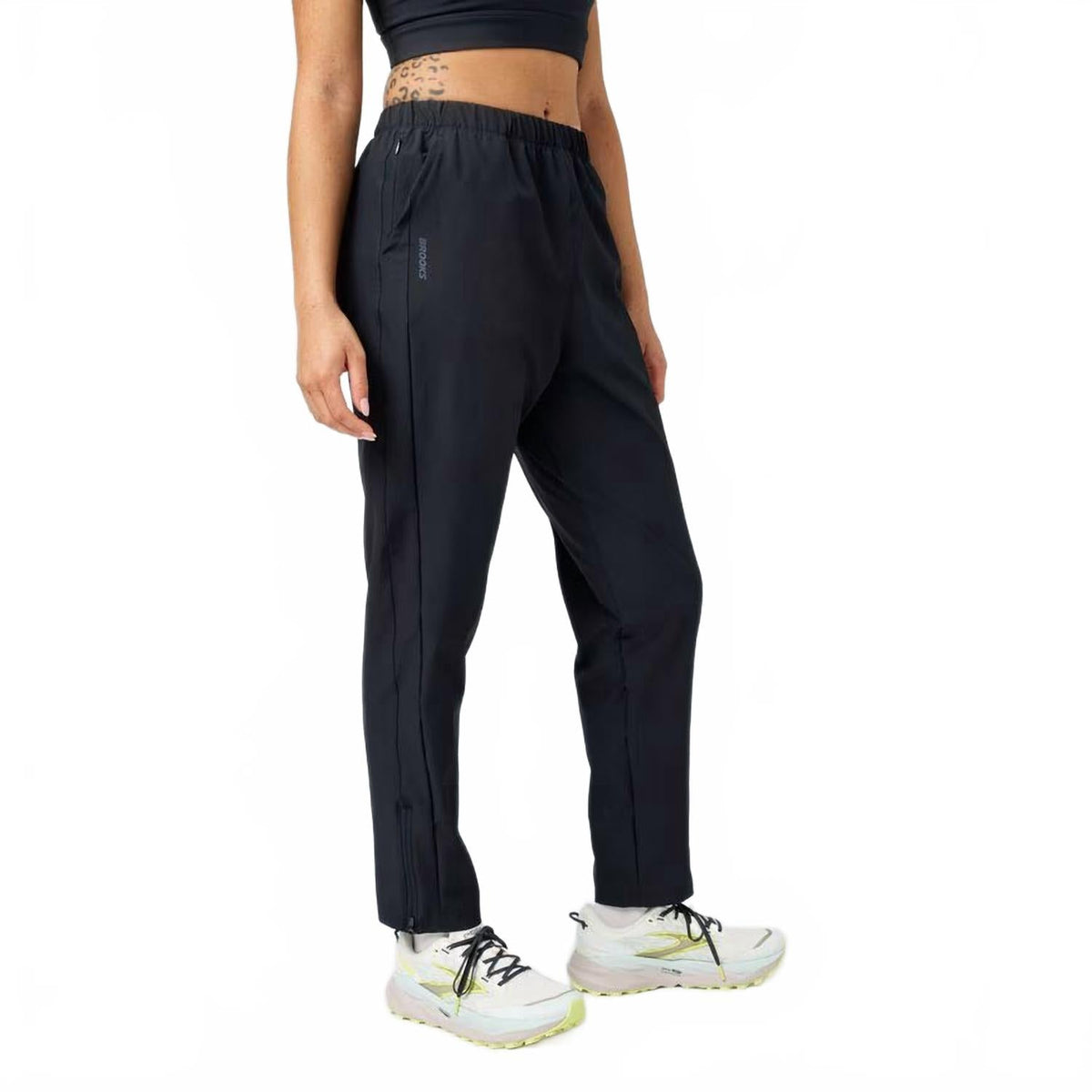 Pantalón resistente al agua color negro