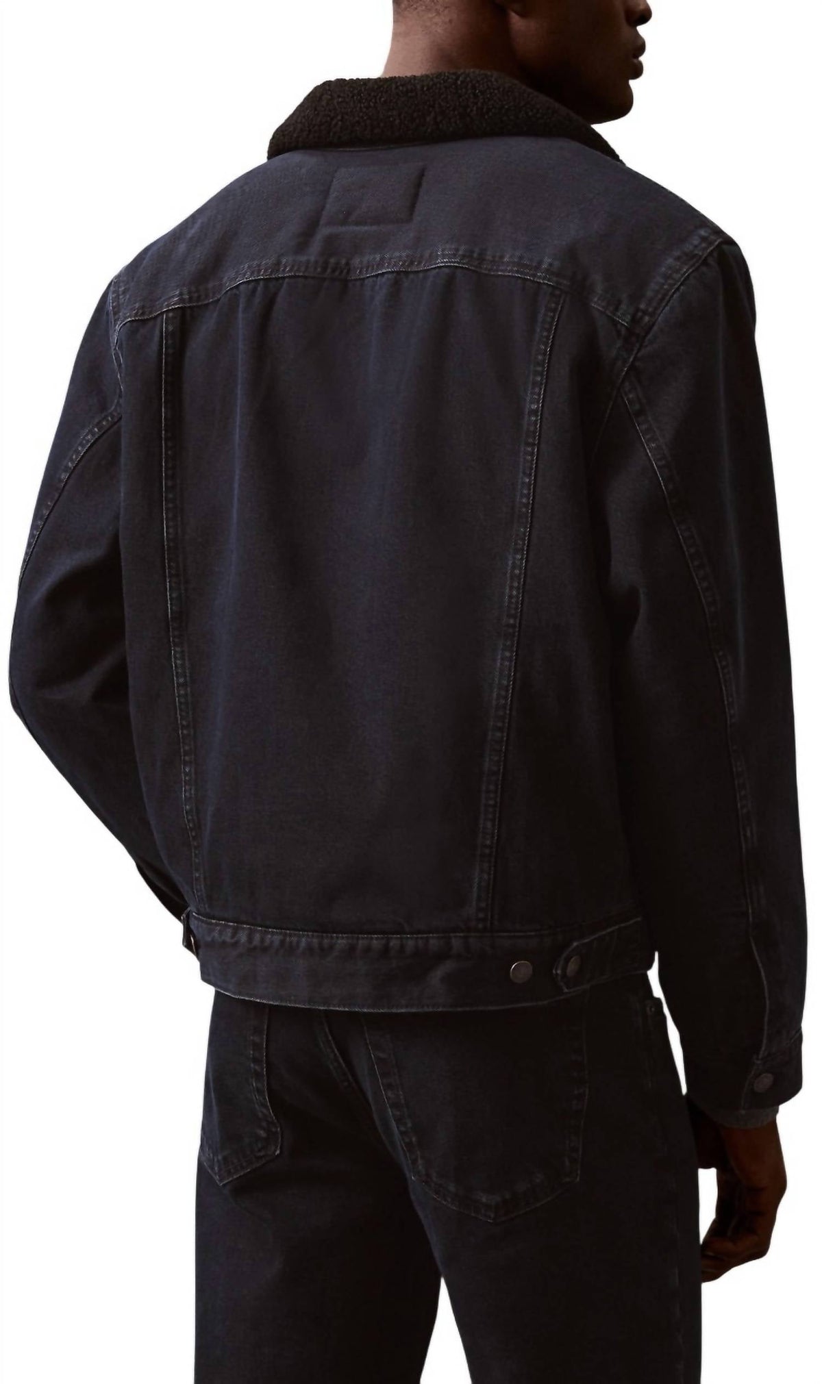 Chaqueta de mezclilla color negro y azul