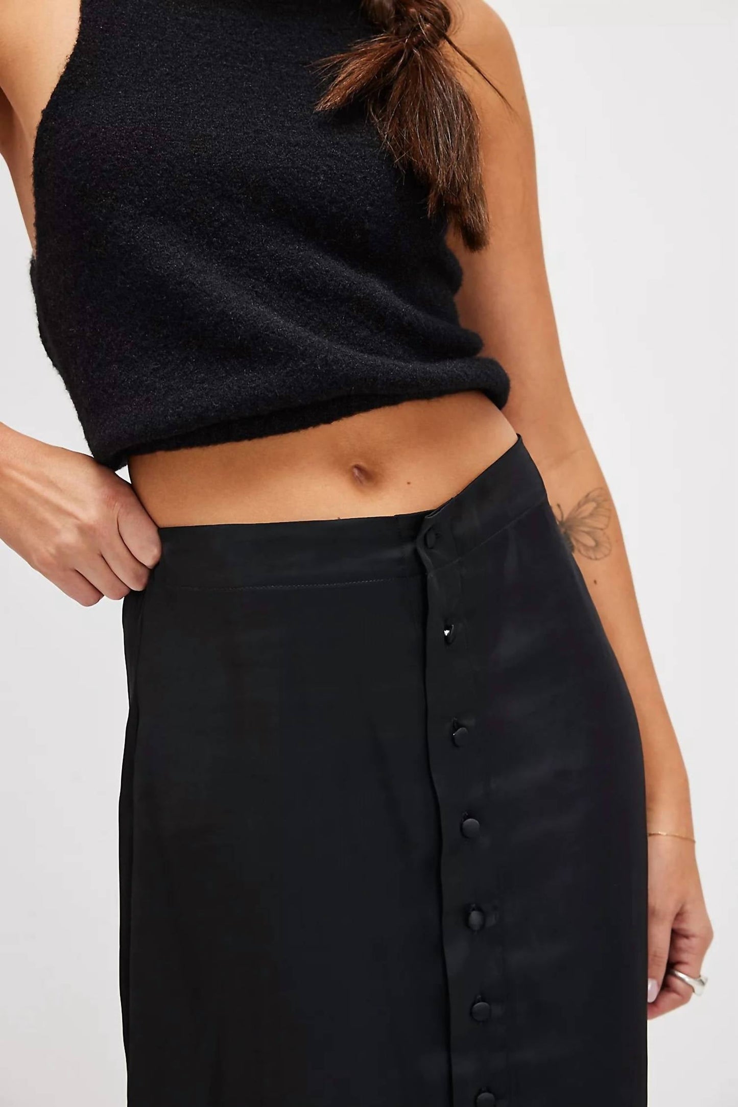 Falda midi color negro