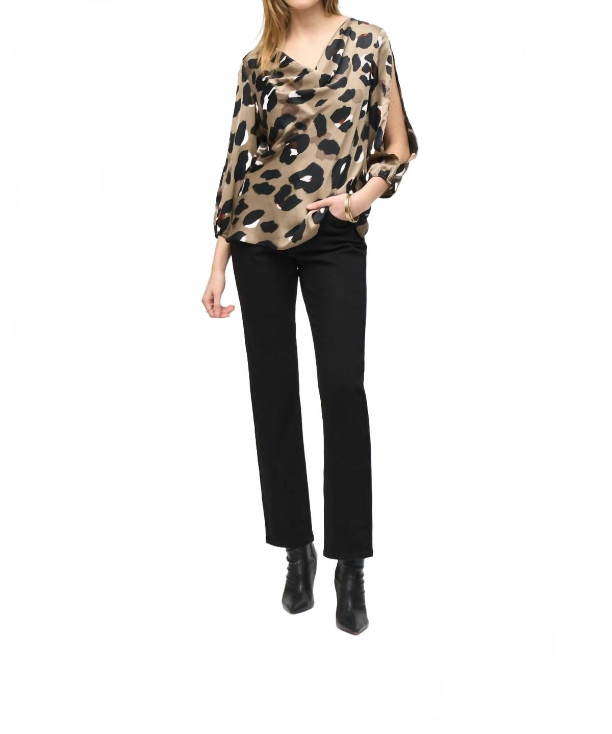 Top de satén con estampado animal color negro