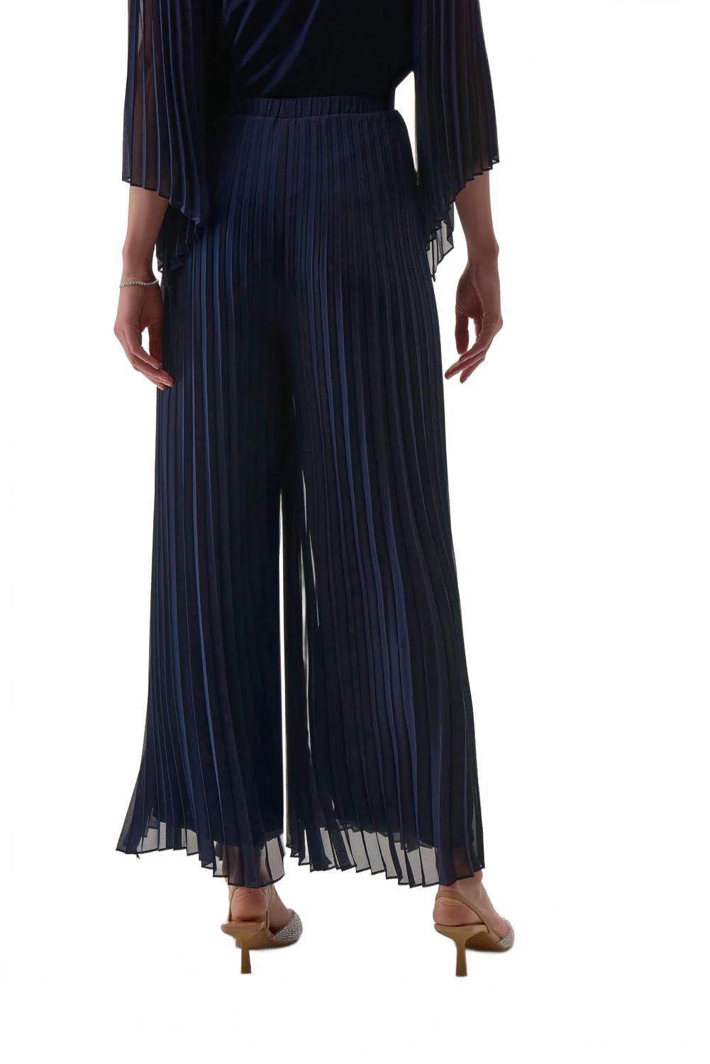 Pantalón de pierna ancha con pliegues color azul
