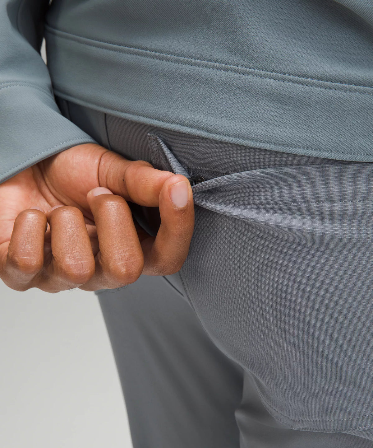 Pantalón de corte ajustado