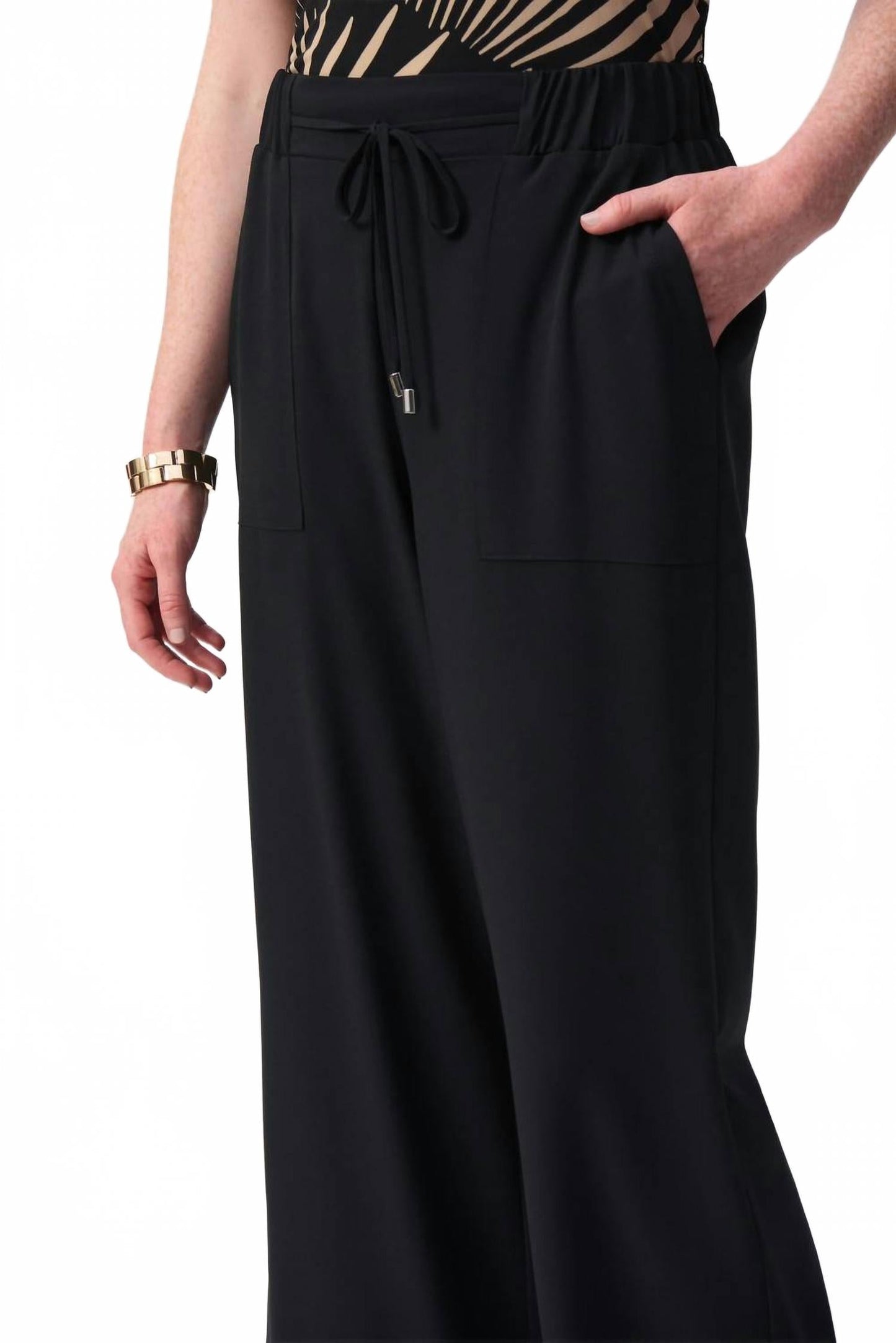 Pantalón de pierna ancha color negro