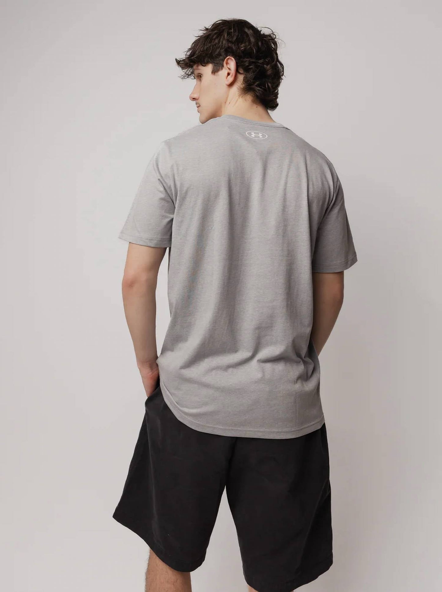 Camiseta de manga corta color gris claro