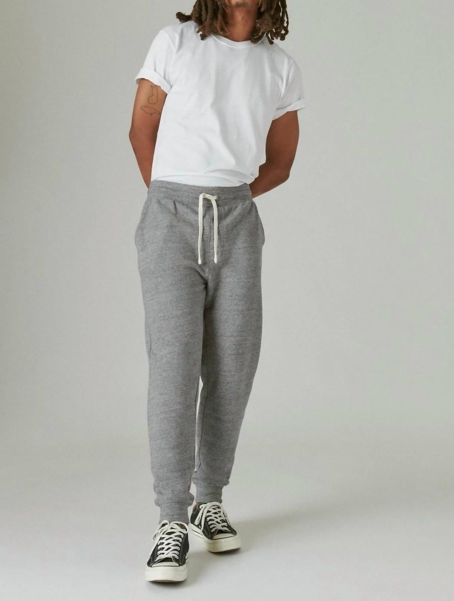 Pantalón deportivo color gris