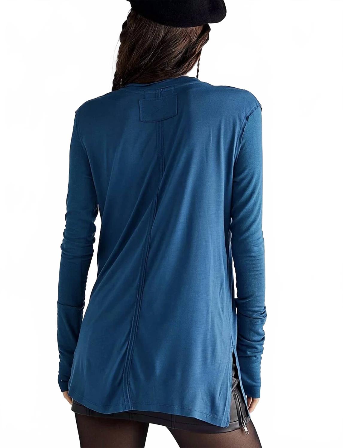 Camiseta de manga larga color azul marino