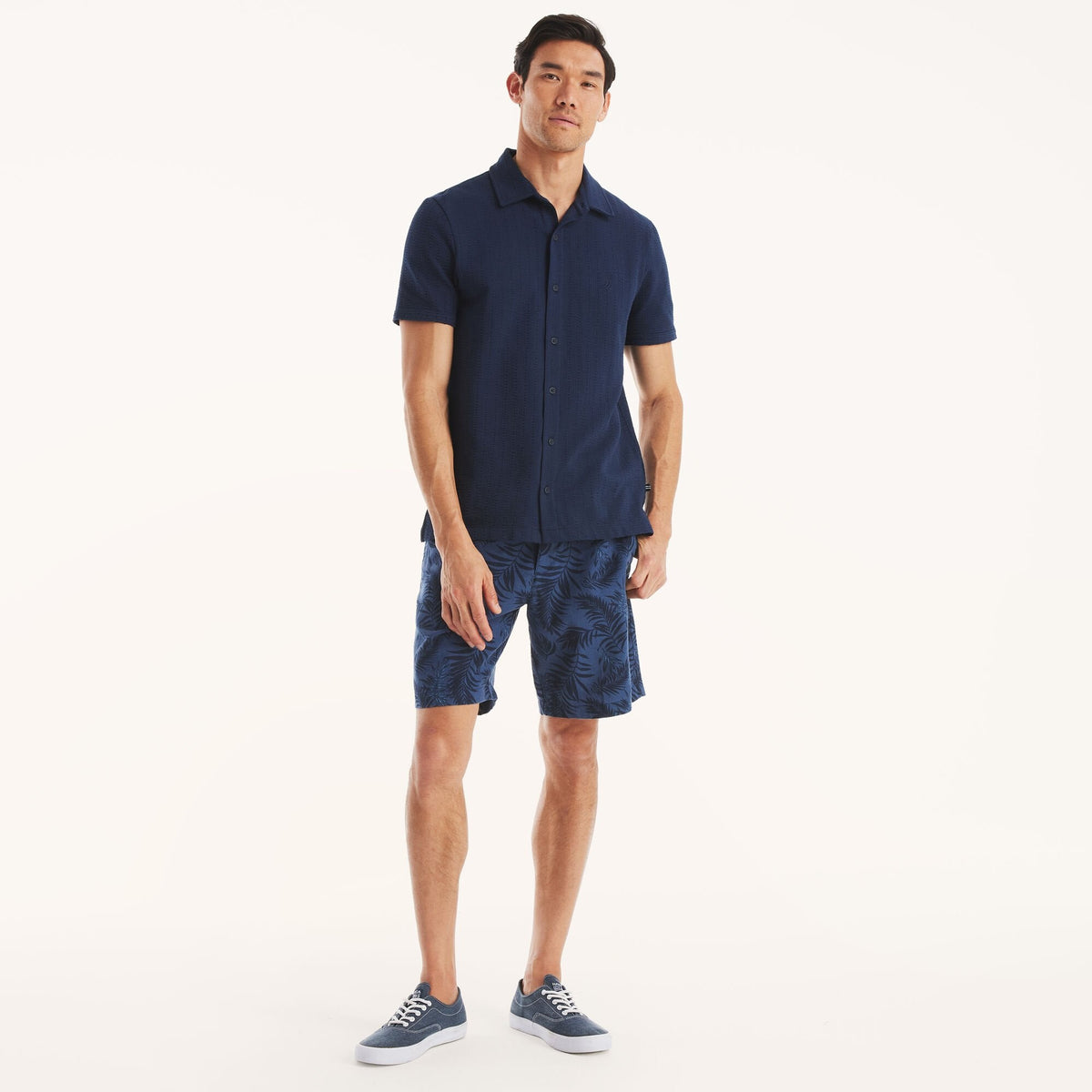 Short de hombre de lino con estampado con pliegues