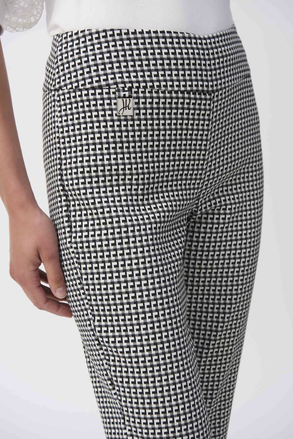 Pantalón color negro y blanco