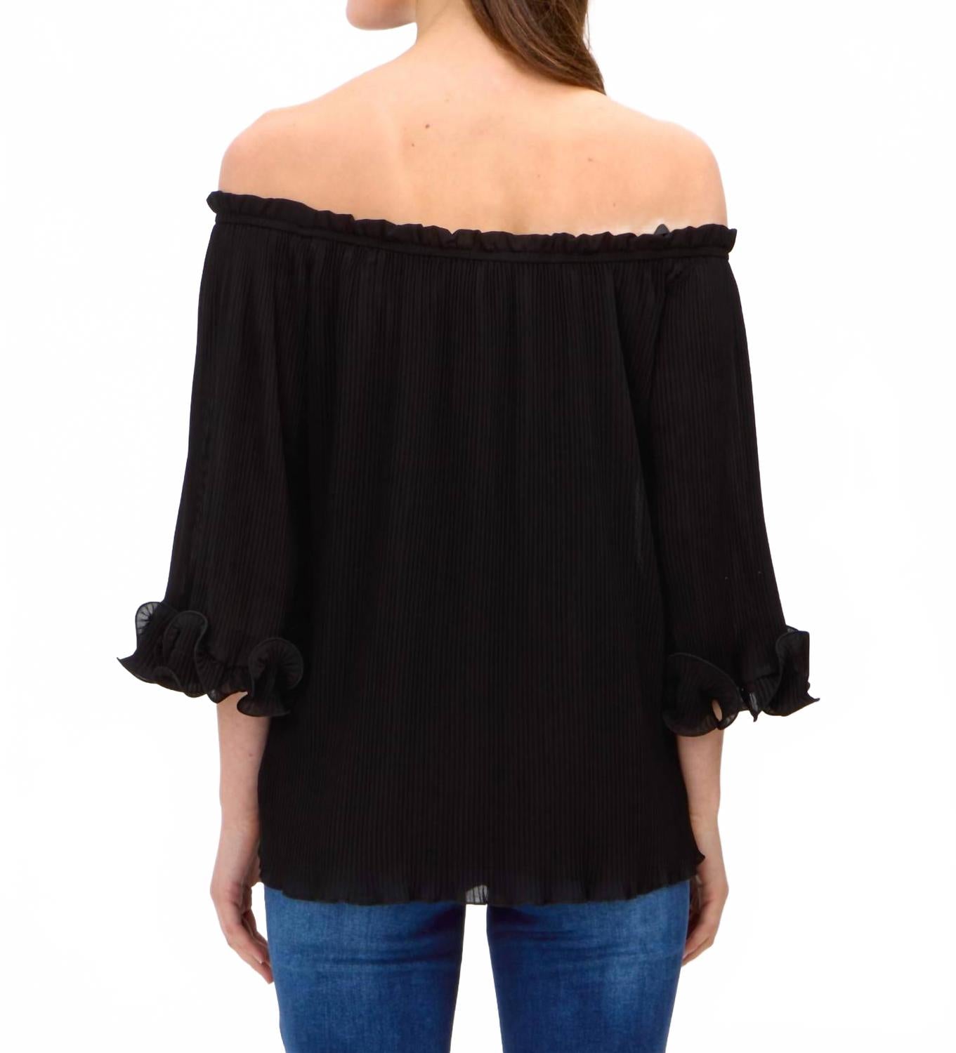 Top con hombros descubiertos color negro