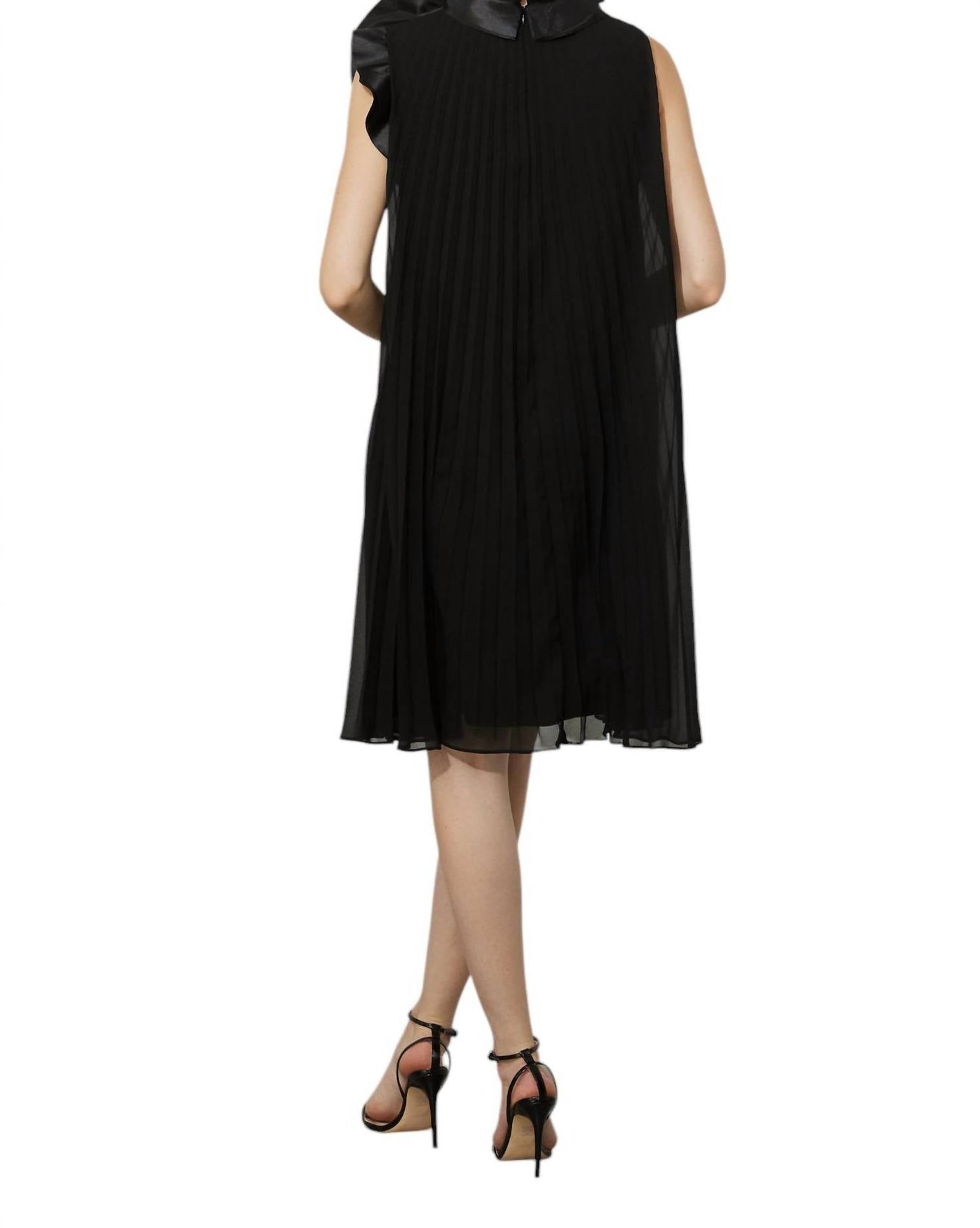 Vestido sin mangas color negro